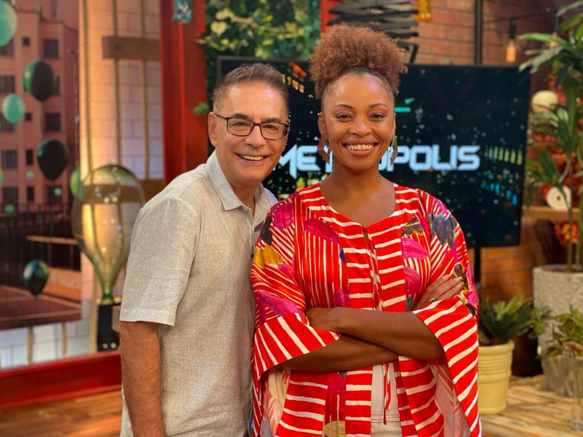 Adriana Couto e Cunha Jr., apresentadores do Metrópolis