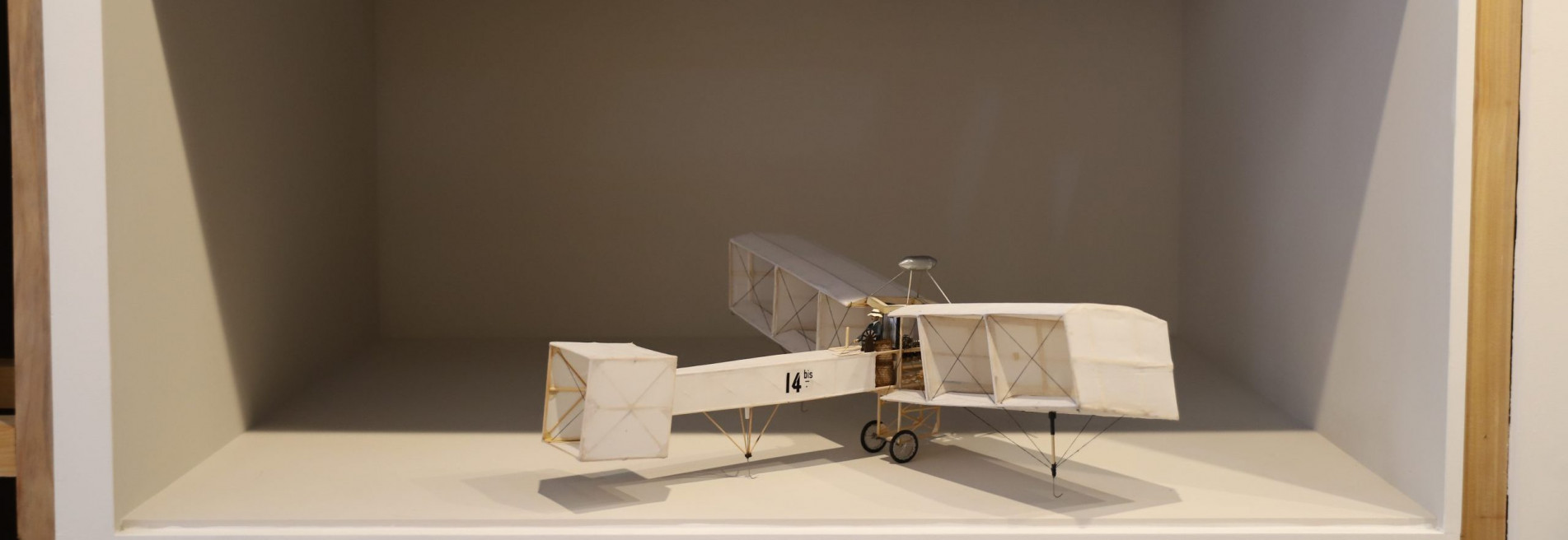 Mostra sobre Dumont apresenta réplica do 14-bis e do Demoiselle
