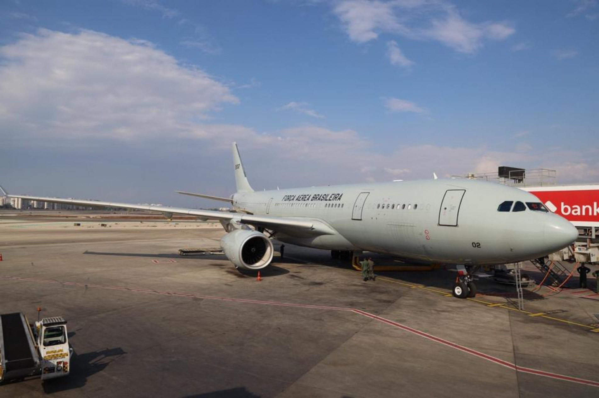 O segundo avião da FAB enviado para a repatrição de brasileiros em Israel tem 214 brasileiros a bordo 
