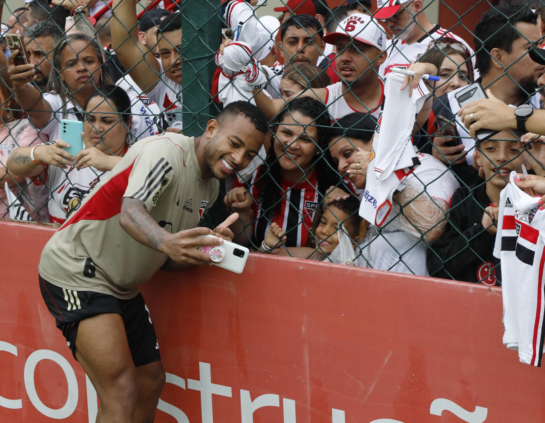 Cerca de mil pessoas foram ao CT da Barra Funda