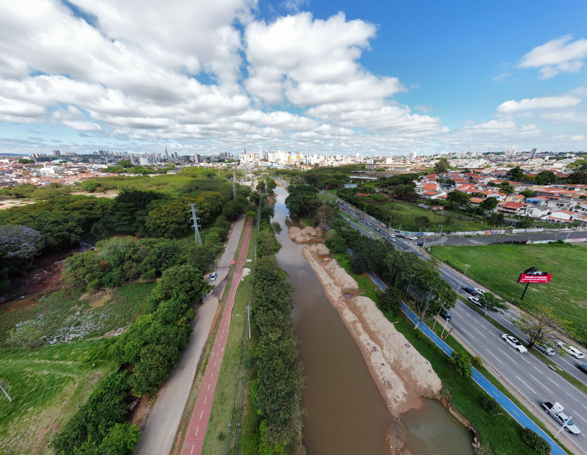 Trecho fica próximo à Usina Cultural, onde o trabalho de limpeza do rio Sorocaba já teria sido executado