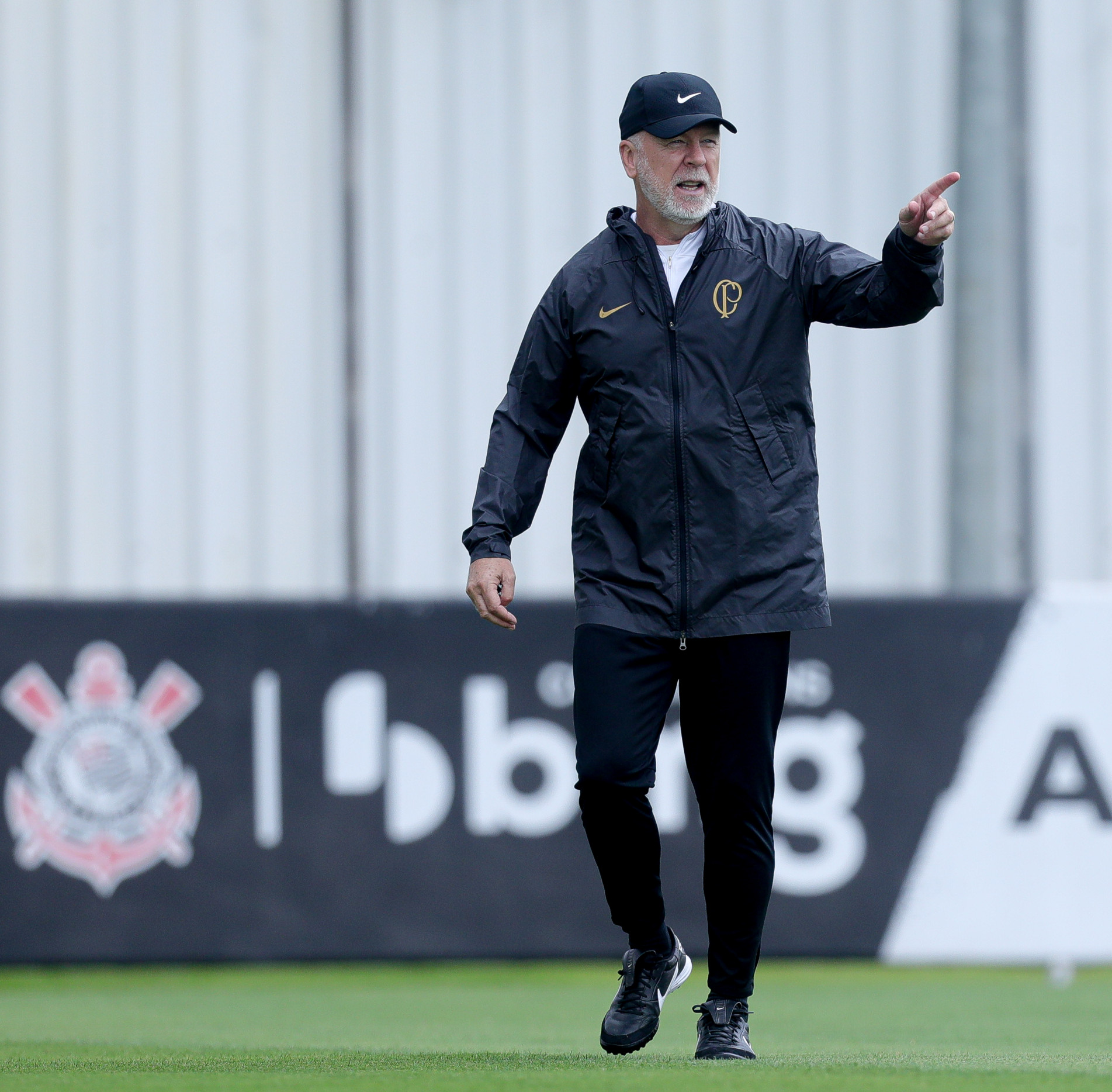 Técnico usou pausa para treinar