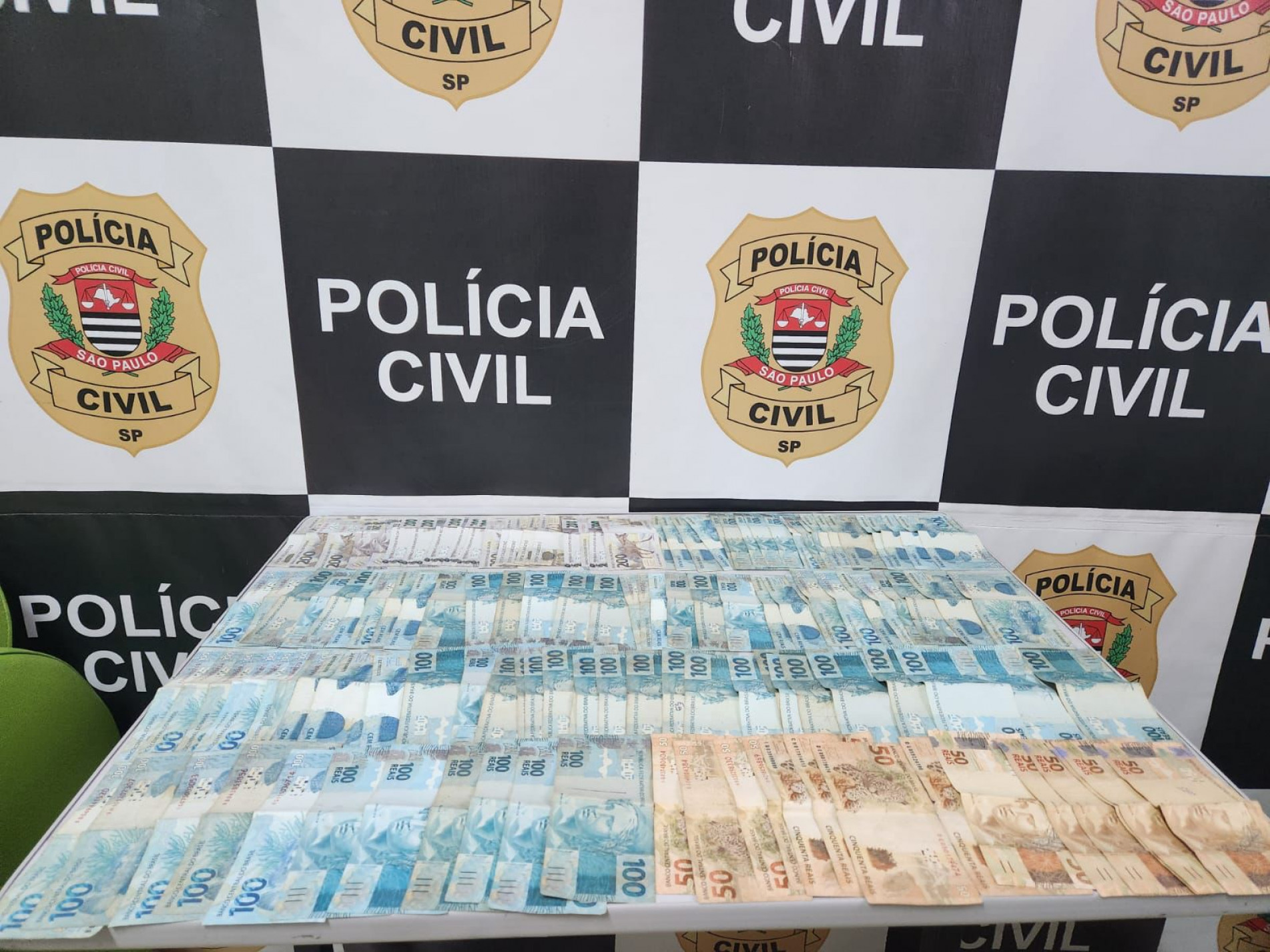 A jovem furtou R$ 14.200 da própria bisavó 