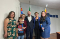 A educadora Maria Dorotea Senger C&eacute;zar entregou o pr&ecirc;mio ao aluno Daniel Pereira Siqueira e &agrave; professora Bruna Franciny Ferreira Ja&ccedil;&atilde;o Vieira. Tamb&eacute;m participaram da homenagem o vice-prefeito, a secret&aacute;ria da Educa&ccedil;&atilde;o e familiares do estudante - ARTHUR B. MANOEL