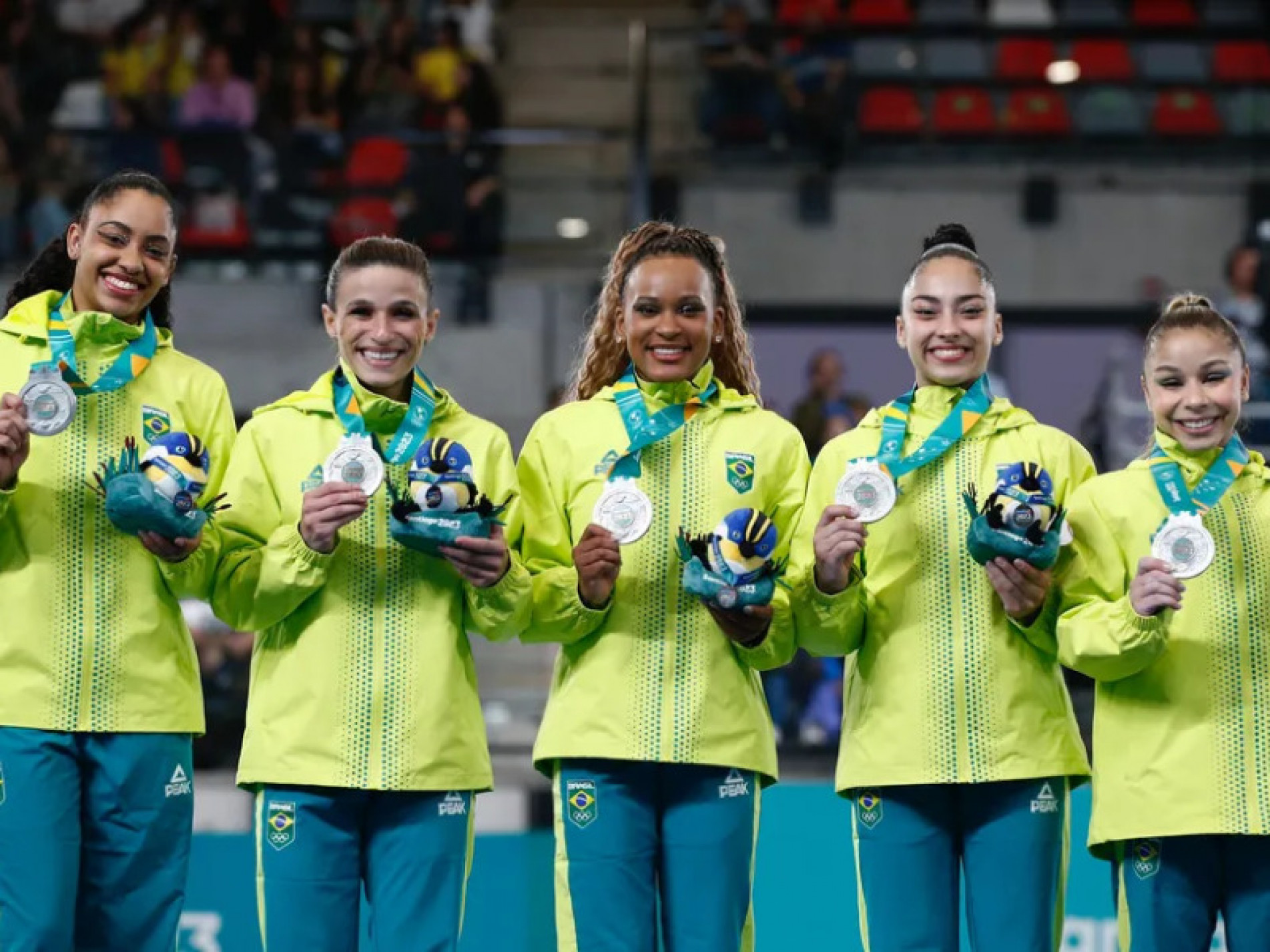 A maior nota do time foi de Flavinha, que passou por todos aparelhos, e somou 54,466, seguida por Jade Barbosa, com 50,666