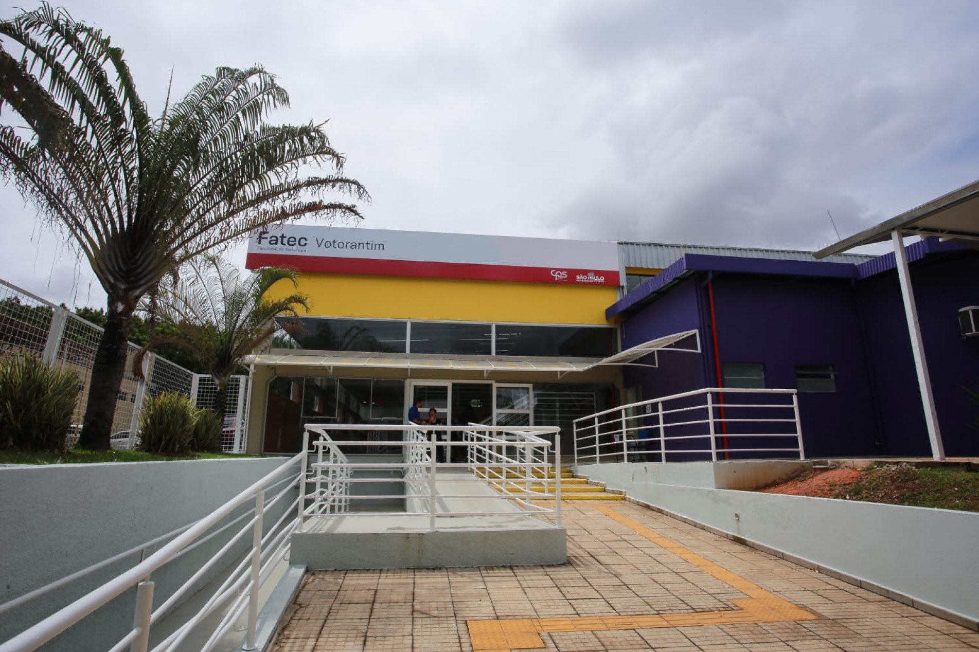 A Fatec de Votorantim fica na av. Juscelino Kubitschek de Oliveira, número 279