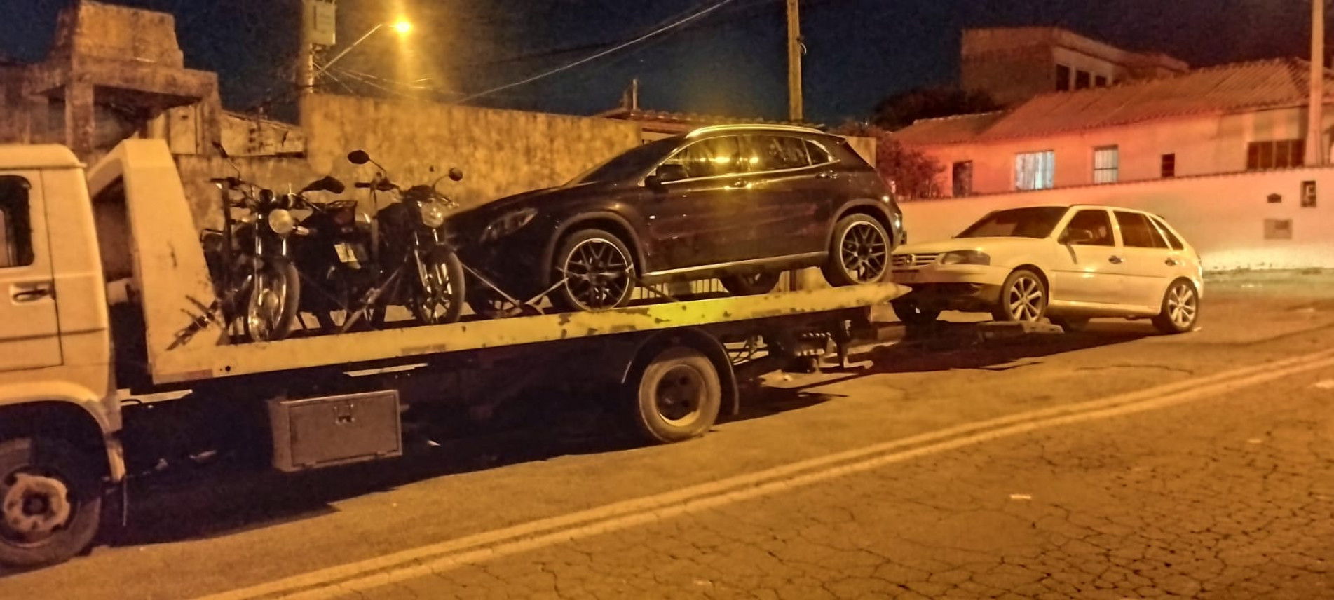 Durante a operação, a Polícia Militar apreendeu 32 veículos, sendo cinco produtos de crimes