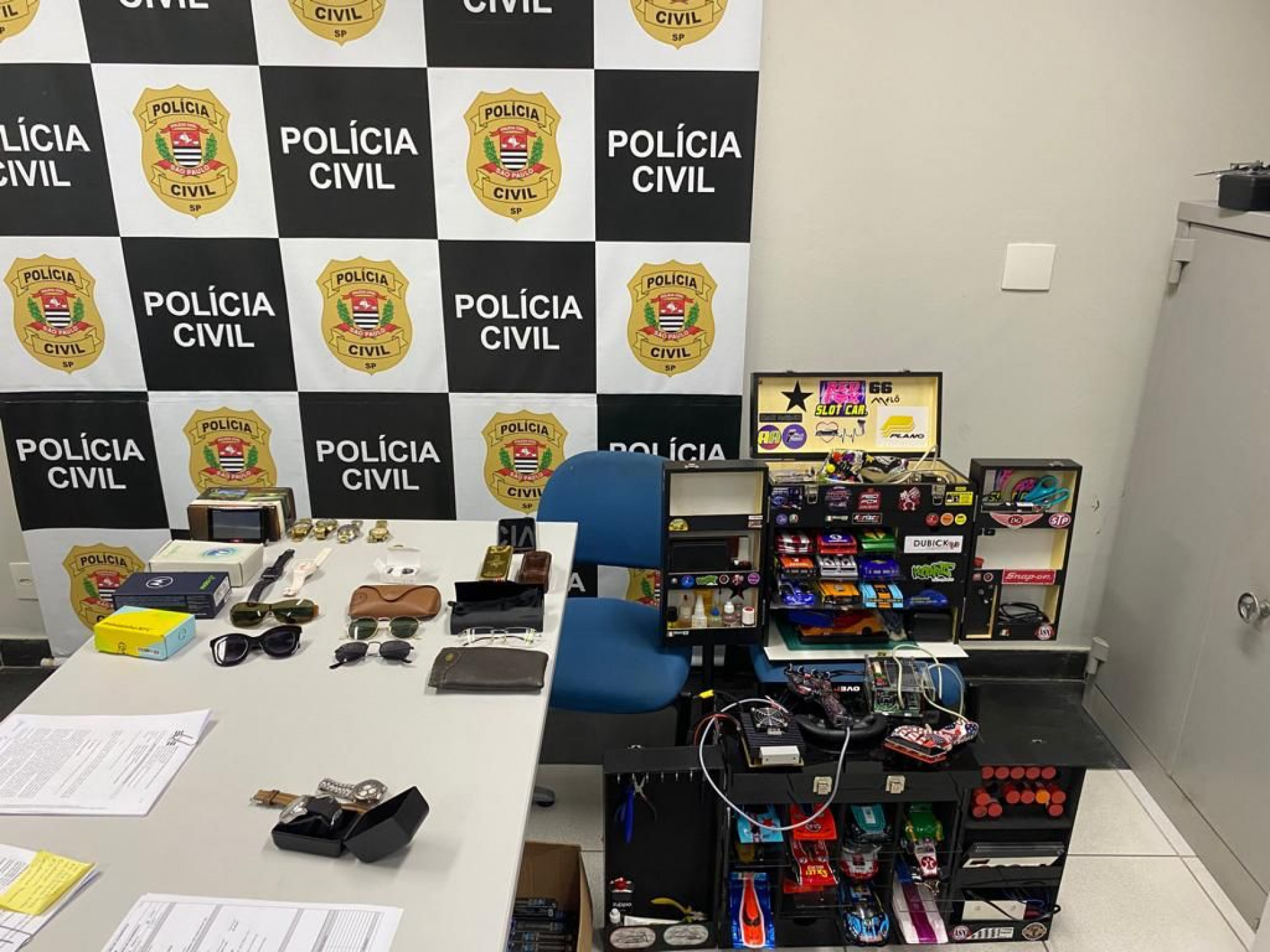 Objetos foram apreendidos