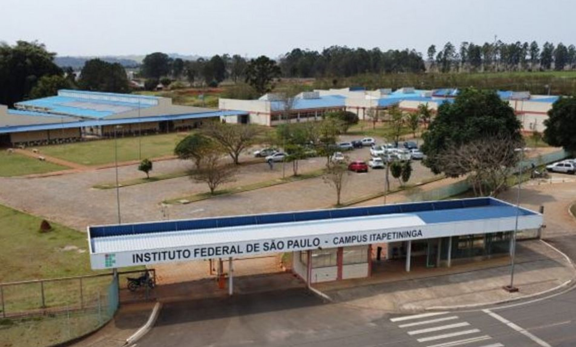 Instituição oferece 400 vagas para os cursos técnicos e 120 para graduação no próximo semestre