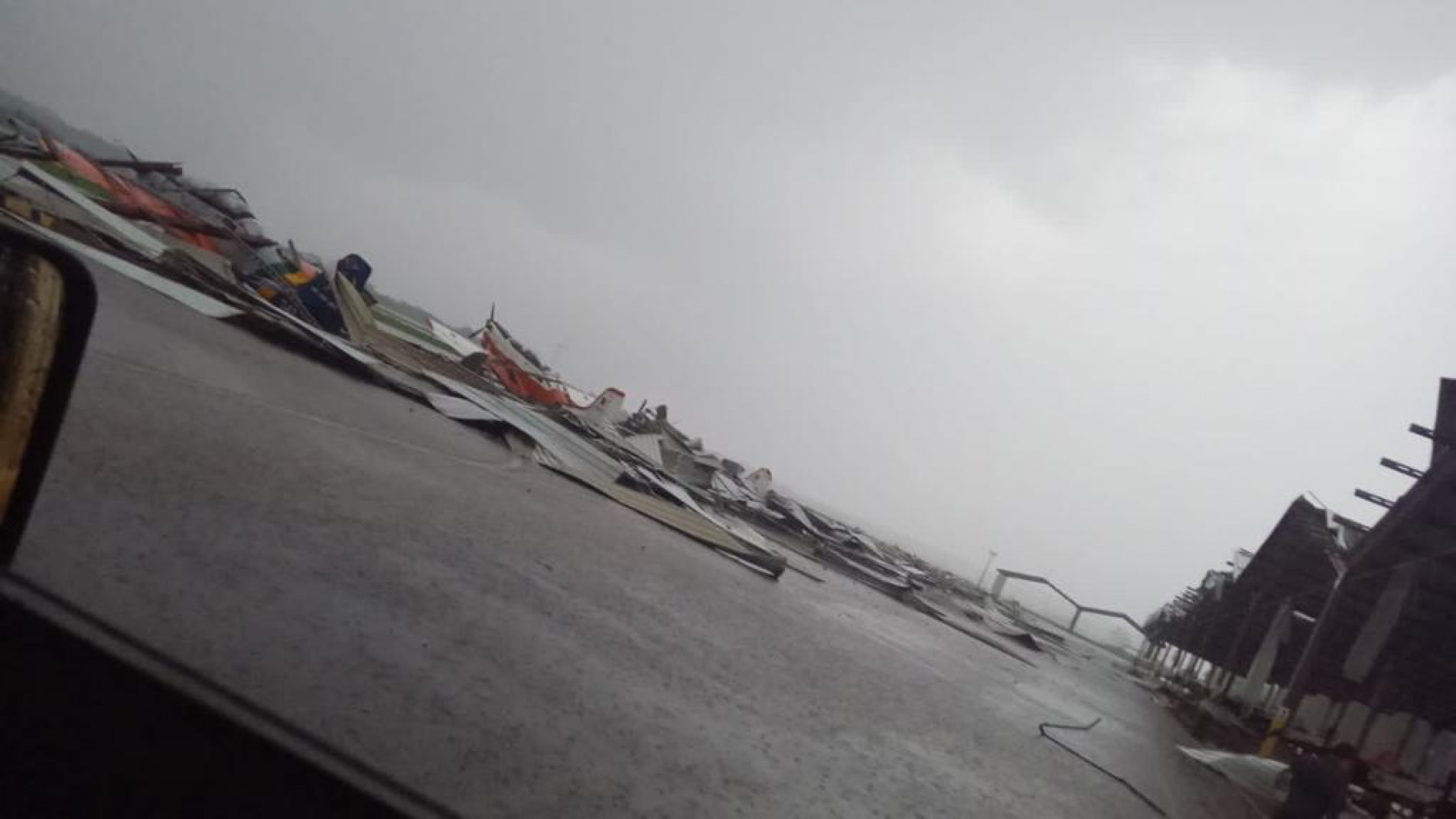 Estruturas foram atingidas