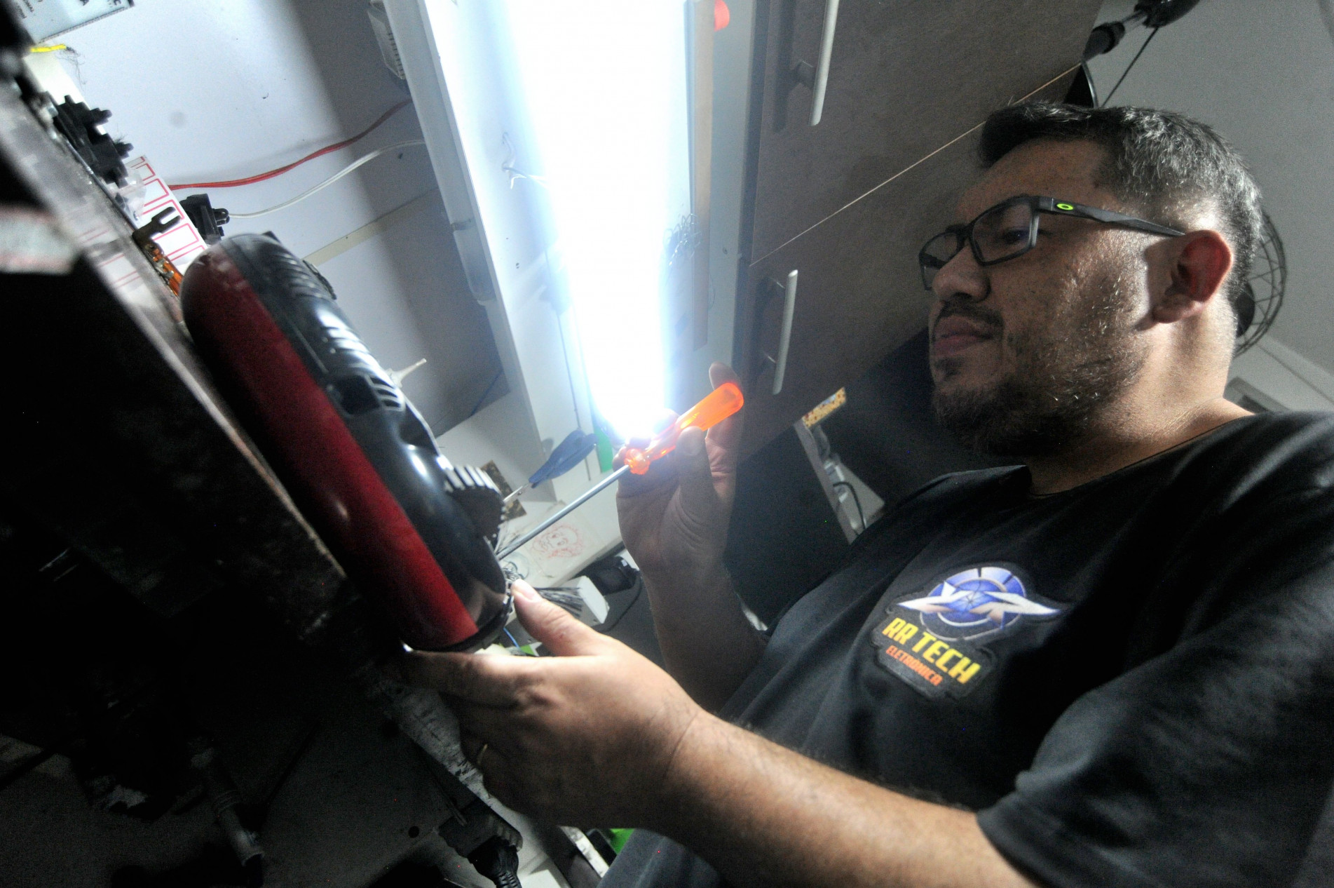 Rodrigo, técnico em eletroeletrônica, diz que às vezes é melhor comprar um novo