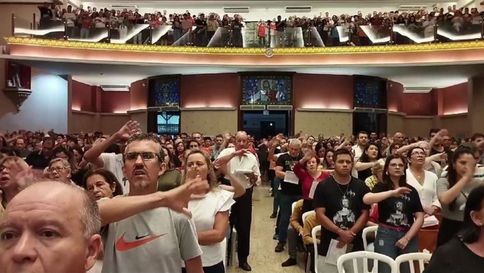 Fieis acompanham missa no Santuário São Judas Tadeu