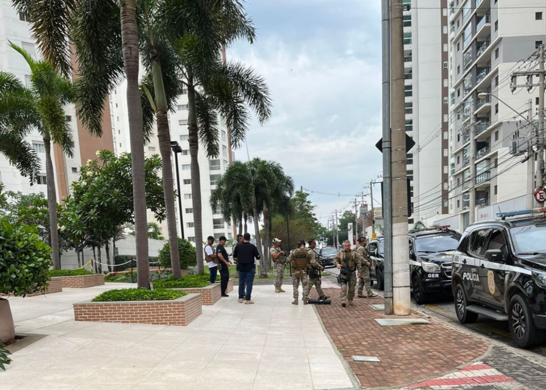 Operação também cumpriu mandados em condomínio de alto padrão em Sorocaba