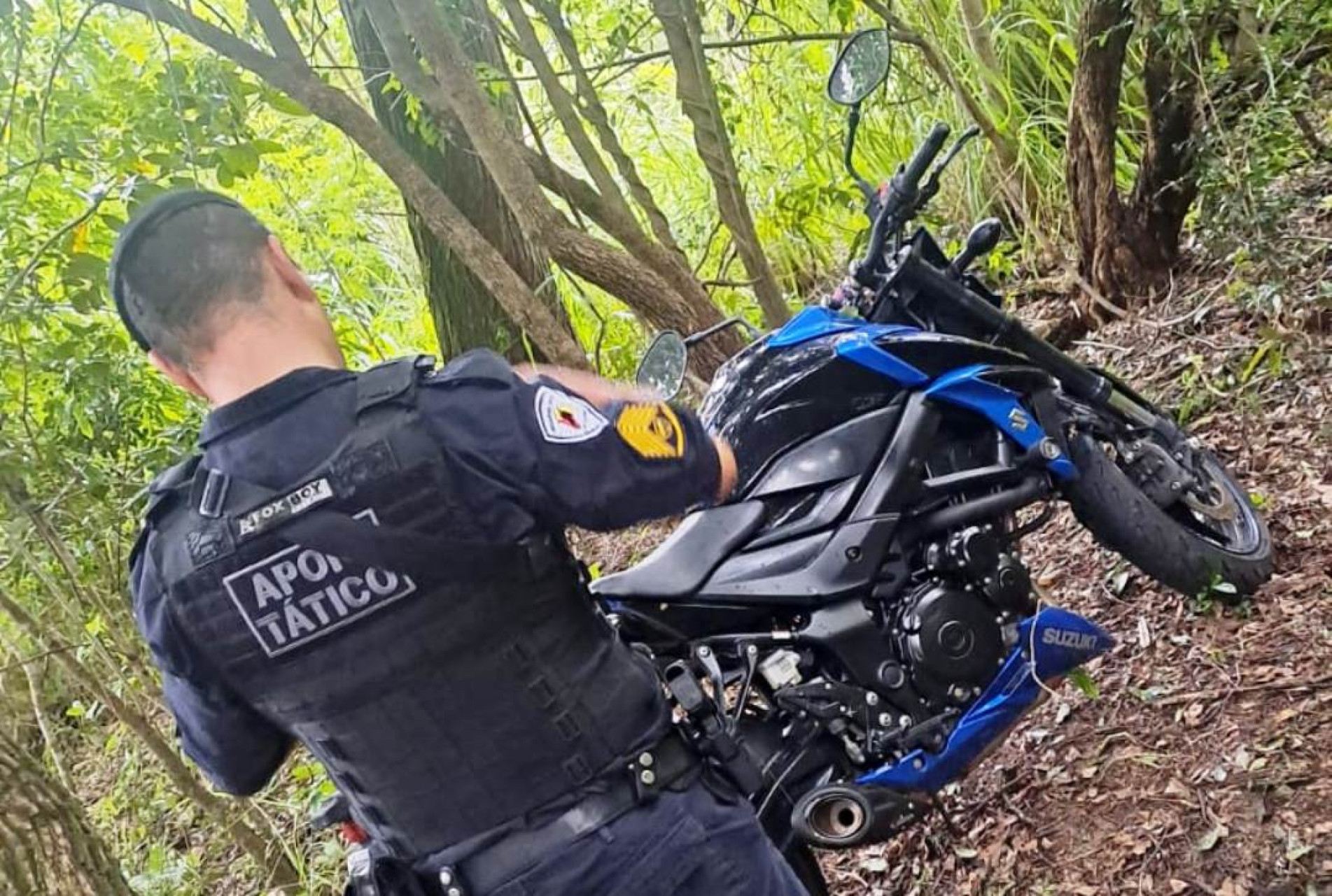 GCM recupera duas motocicletas que estavam escondidas em mata no Jardim Santa Catarina