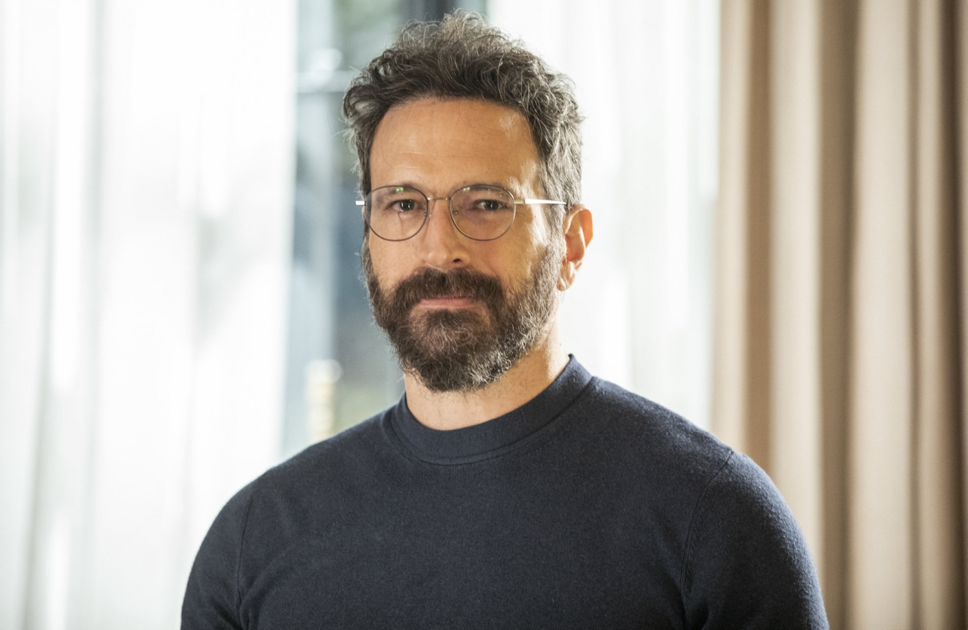 Caco Ciocler é protagonista da série médica Unidade Básica