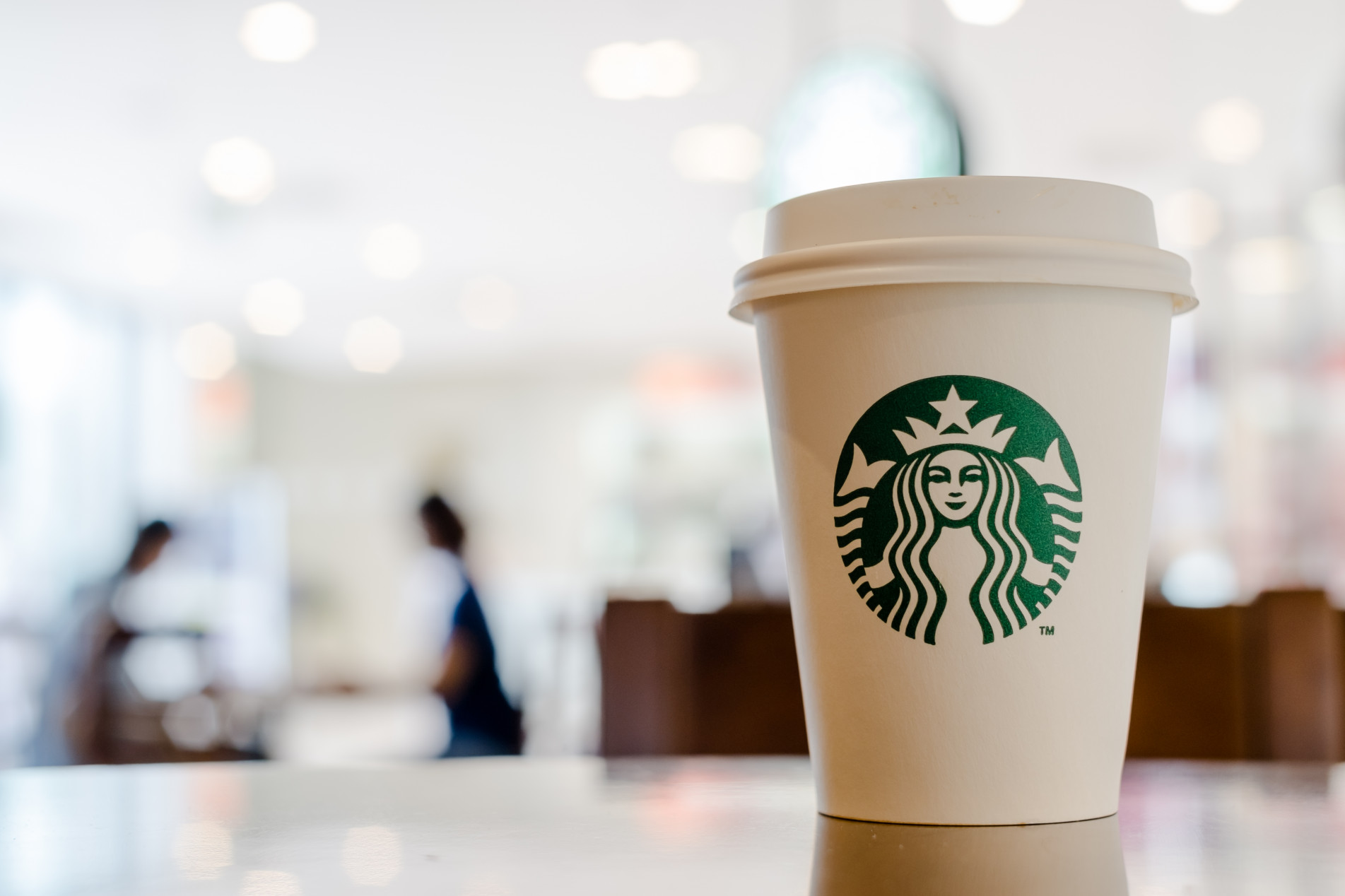 A rede starbucks Brasil sofre com endividamento elevado, assim como perda de receitas e da licença da marca 