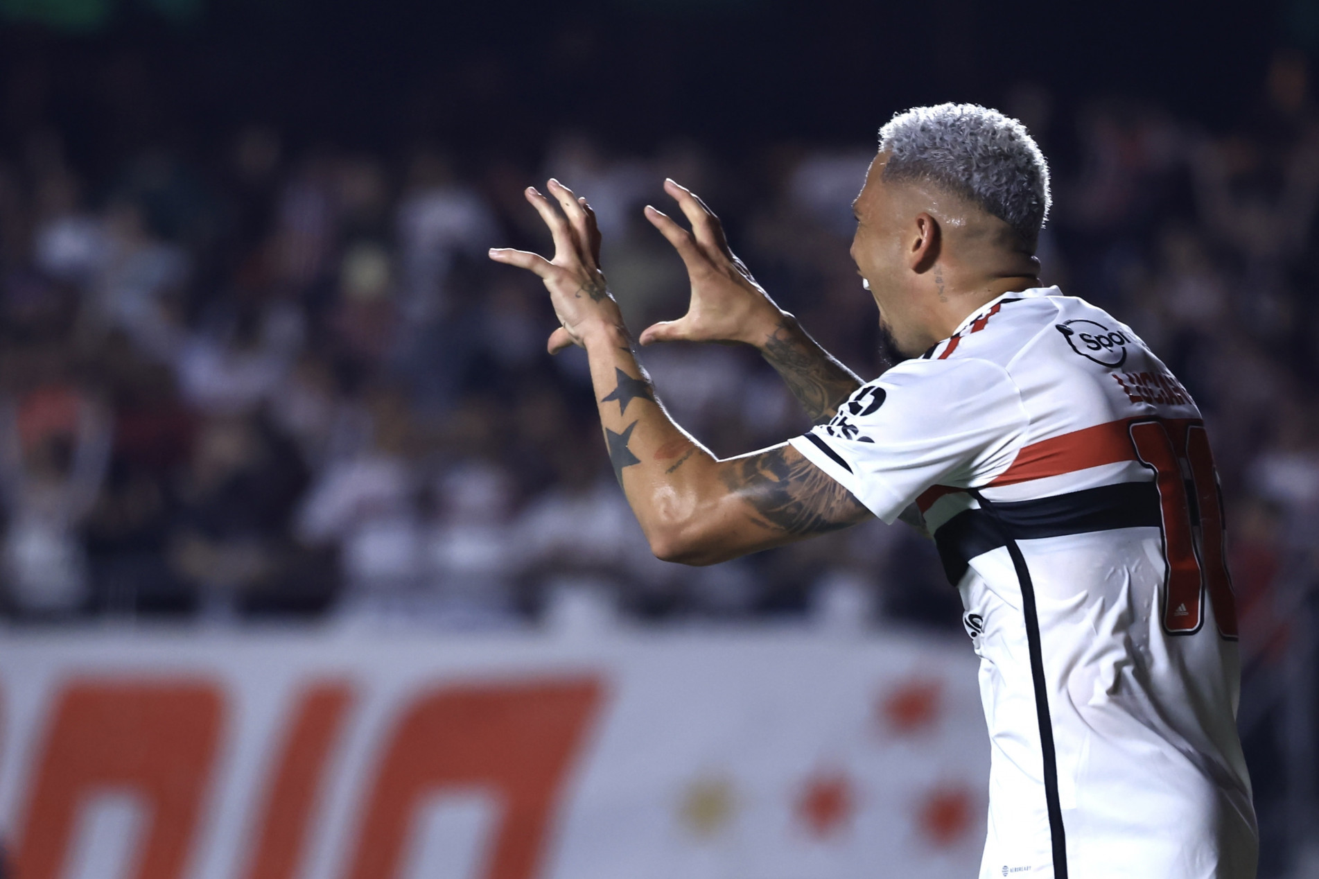 Luciano entrou no 2º tempo e marcou o gol da vitória
