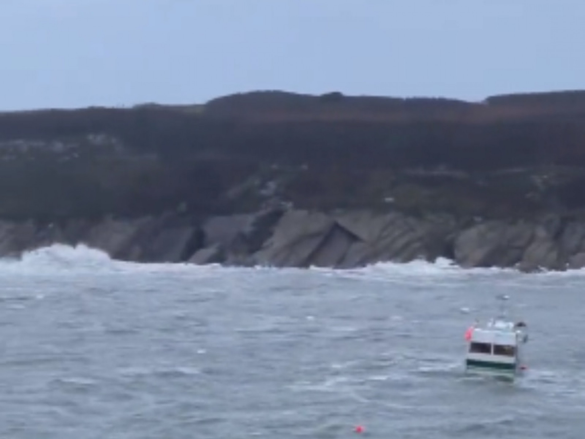 A tempestade segue em direção ao leste do continente depois de atingir a costa atlântica