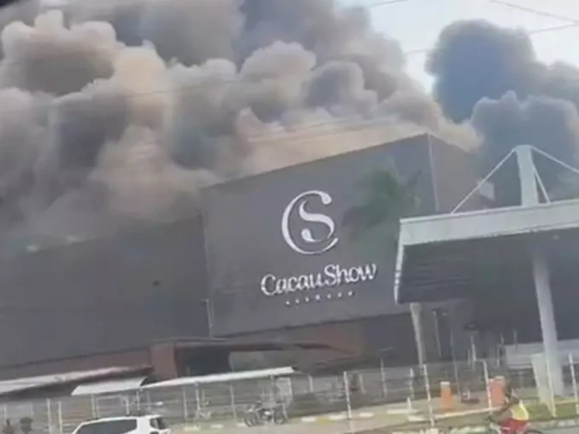 A fábrica está localizada no bairro Canivete, às margens da BR-101