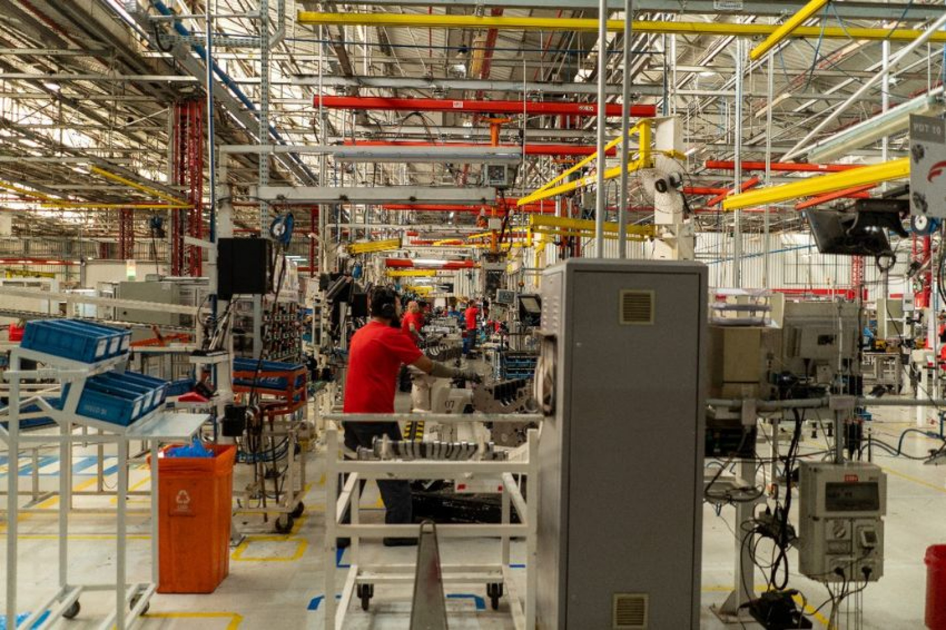 Tamb&eacute;m para garantir maior arrecada&ccedil;&atilde;o, vetou a lei que mant&eacute;m a desonera&ccedil;&atilde;o de tributos sobre folha de remunera&ccedil;&atilde;o de empregados