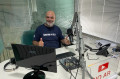 Operador e técnico de áudio Everaldo Santos no estúdio de gravação e edição de spots e reportagens da Cruzeiro FM - Rádio Cruzeiro FM 92,3