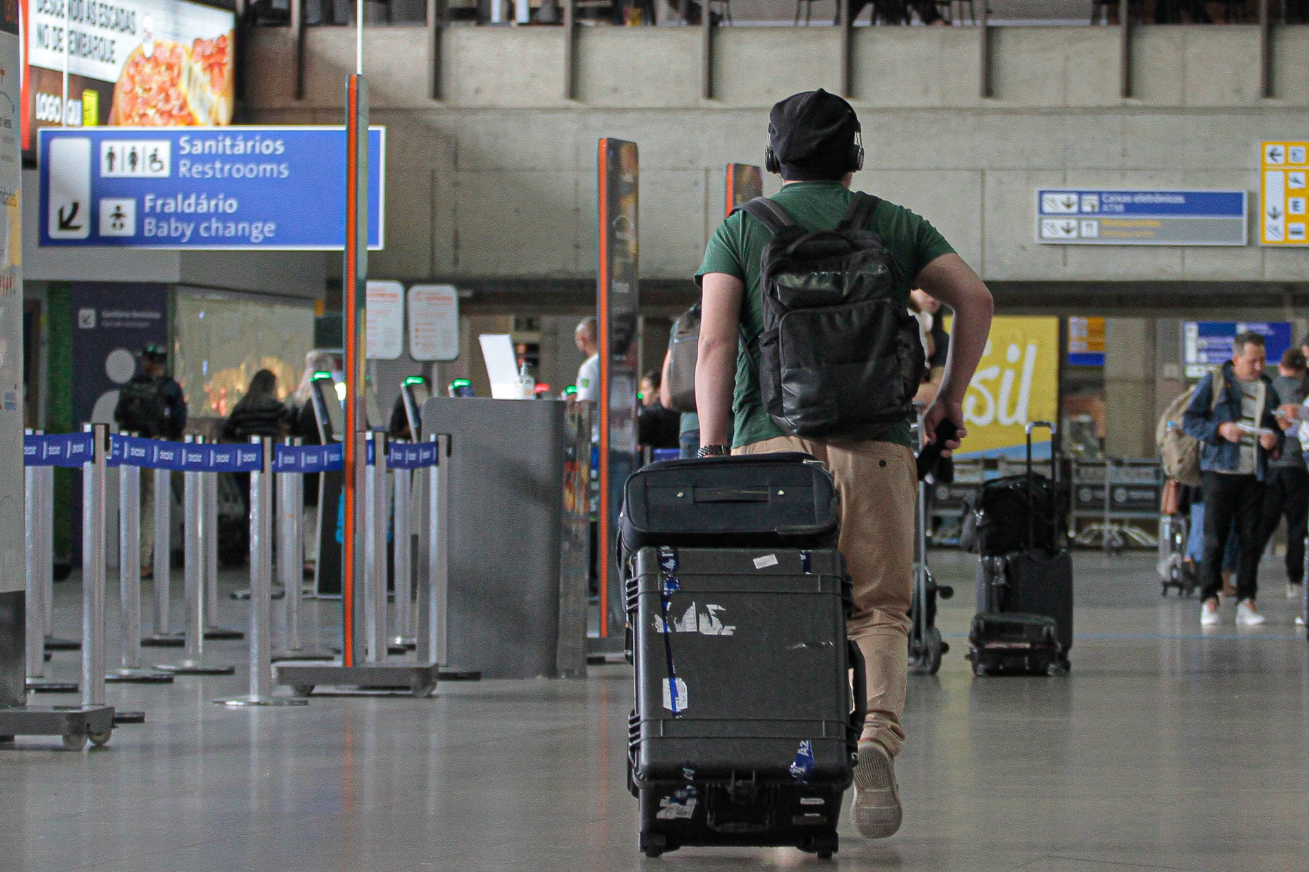 Preço das passagens aéreas puxou o índice no mês passado