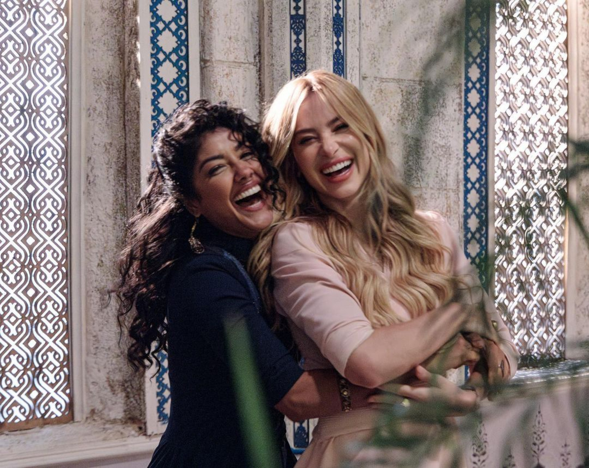 Ingrid Conte e Bárbara França nos bastidores de 