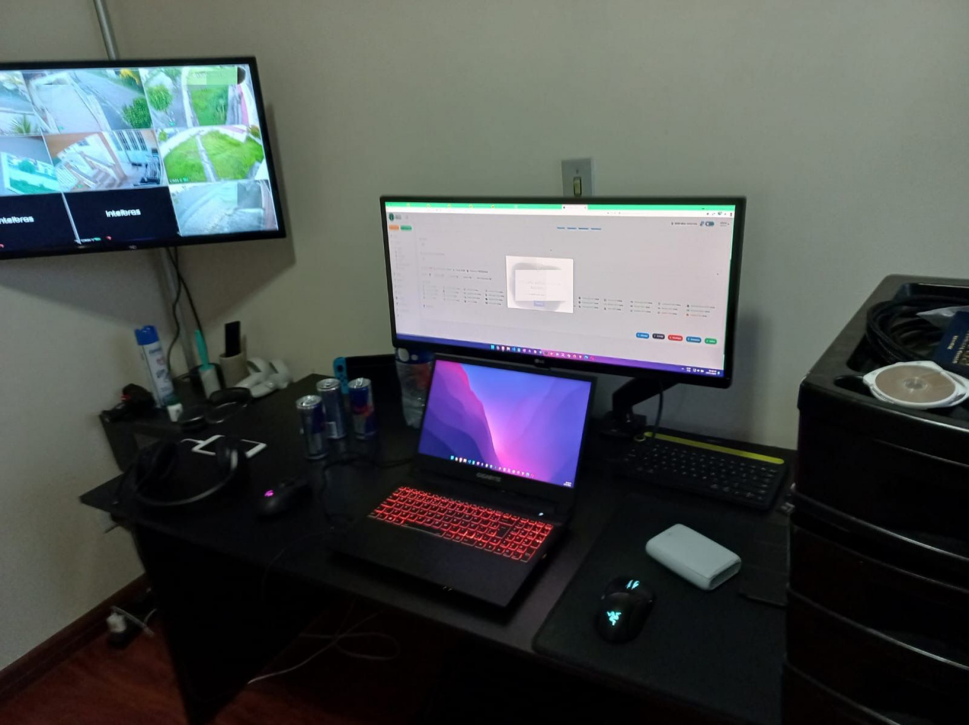 Computadores foram apreendidos