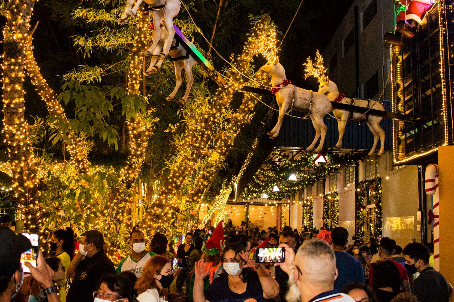 A decoração natalina da Fábrica dos Sonhos é considerada uma das maiores do Brasil