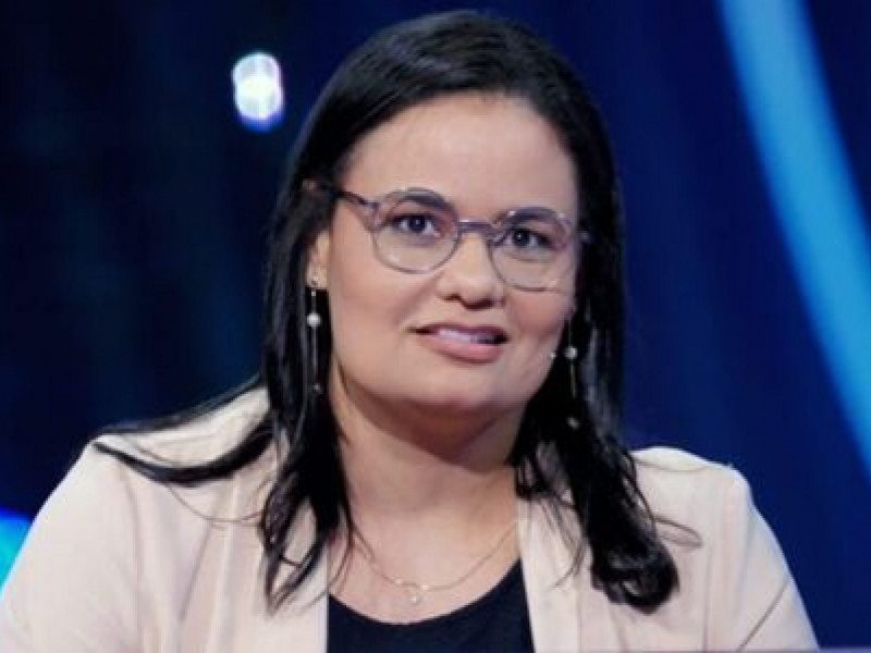 Jornalista ganha prêmio milionário na TV