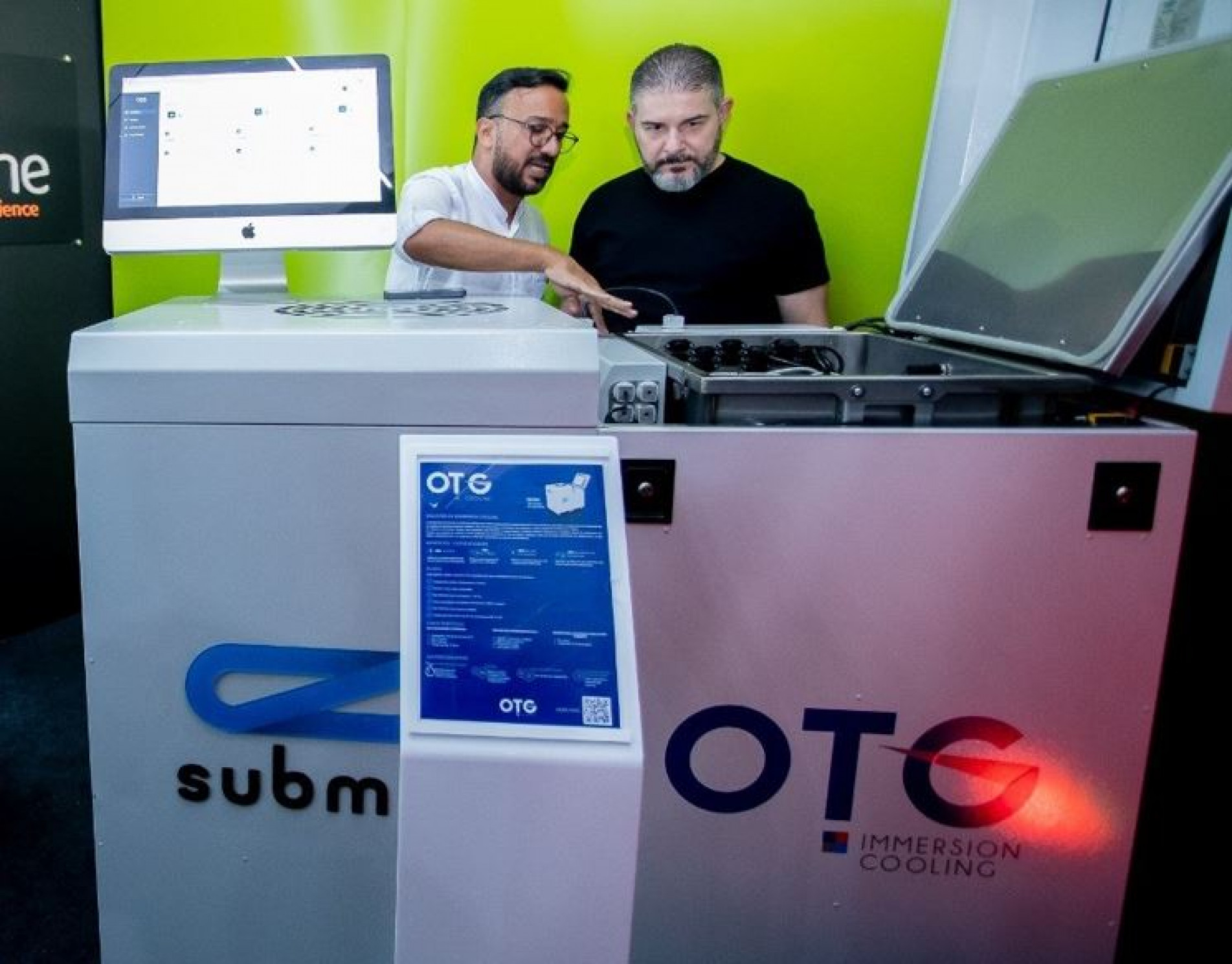 Eduardo Souza e André Santos, CEOs respectivamente da Going2 e OTG, startups instaladas no Parque Tecnológico de Sorocaba pioneiras na produção de sistema de resfriamento líquido de equipamentos de informática