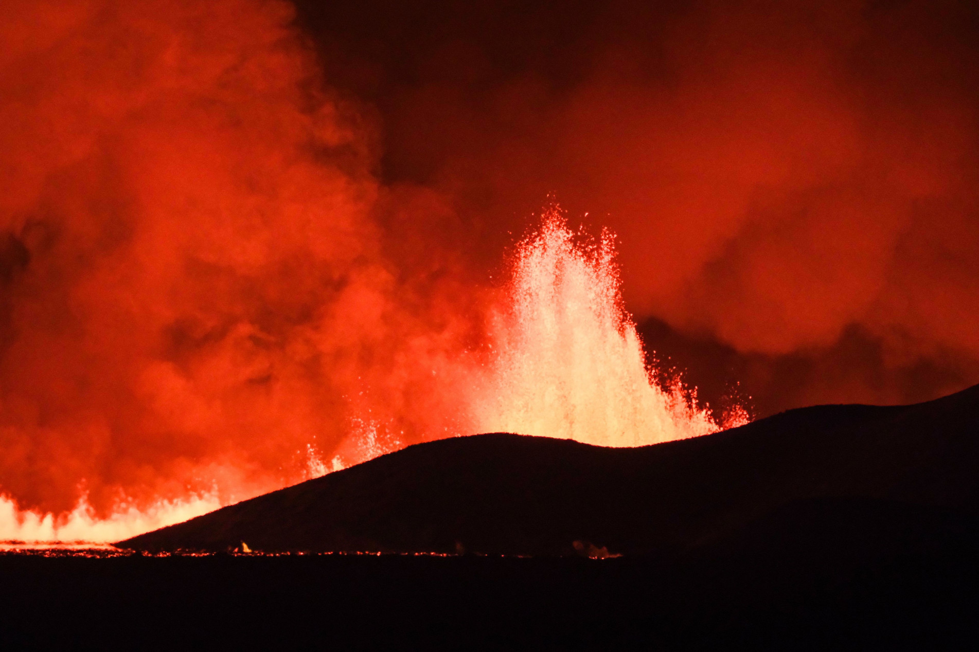 Fluxo de lava é visto na península de Reykjanes