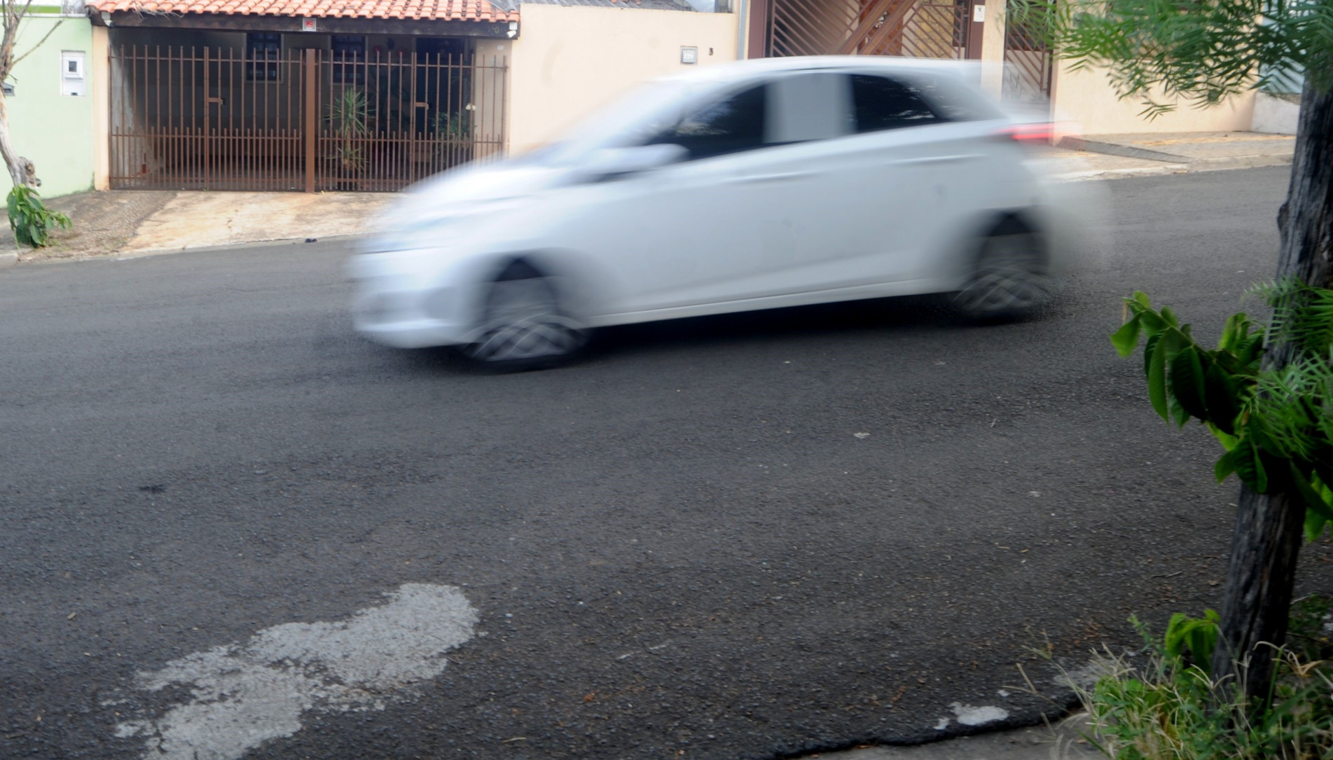 A rua José Carlos Ianeczeck Júnior é muito movimentada por servir de ligação entre as zonas oeste e norte