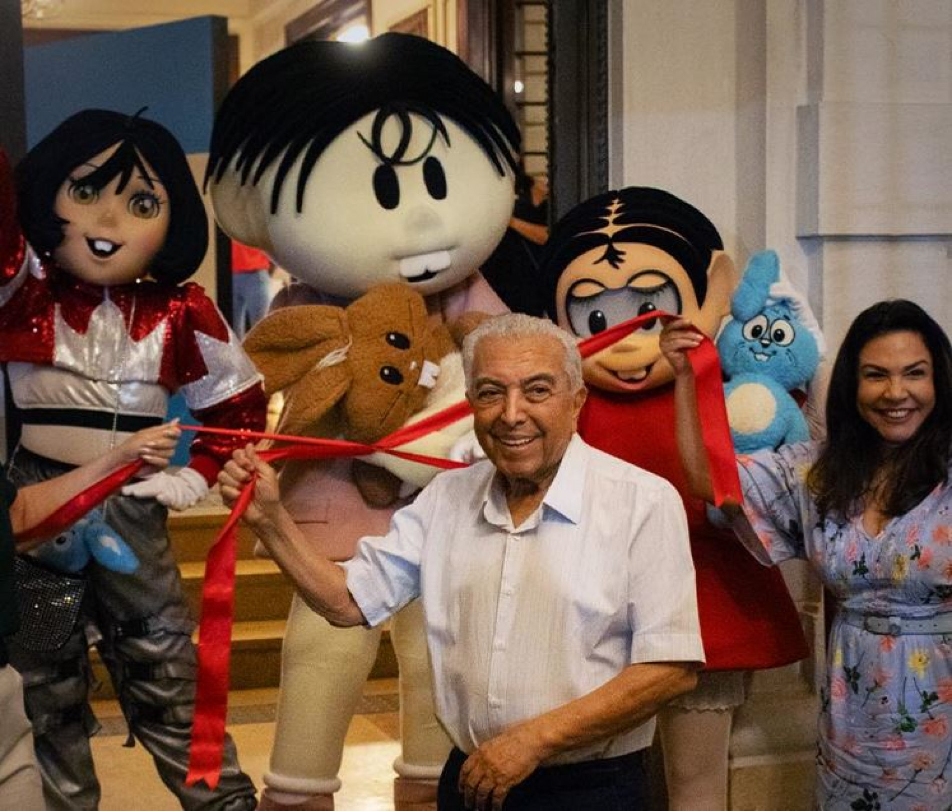 Mauricio de Sousa e sua filha Mônica, inauguram a mostra