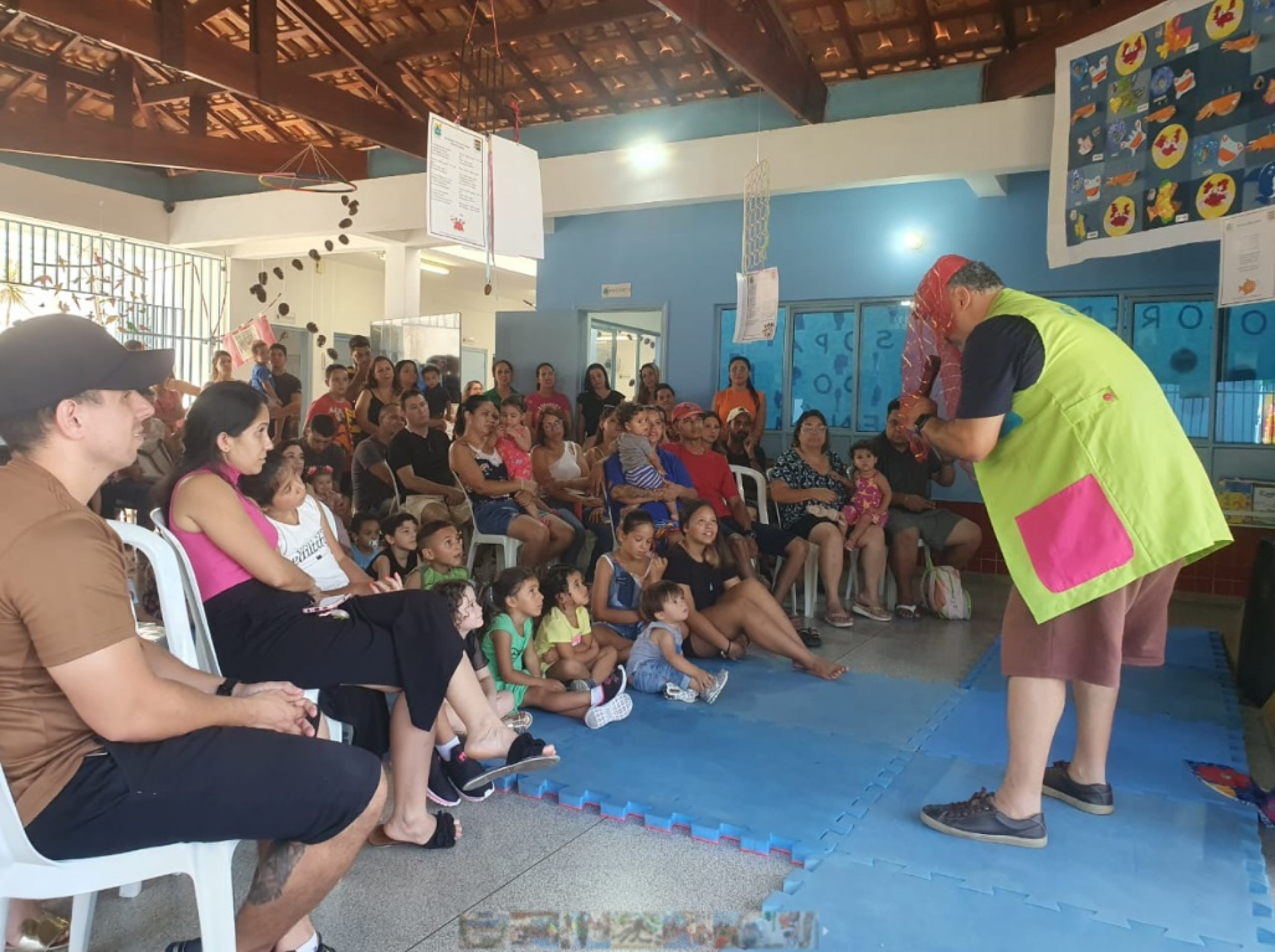 Karina Basílio comemora com o filho Joaquim e a família