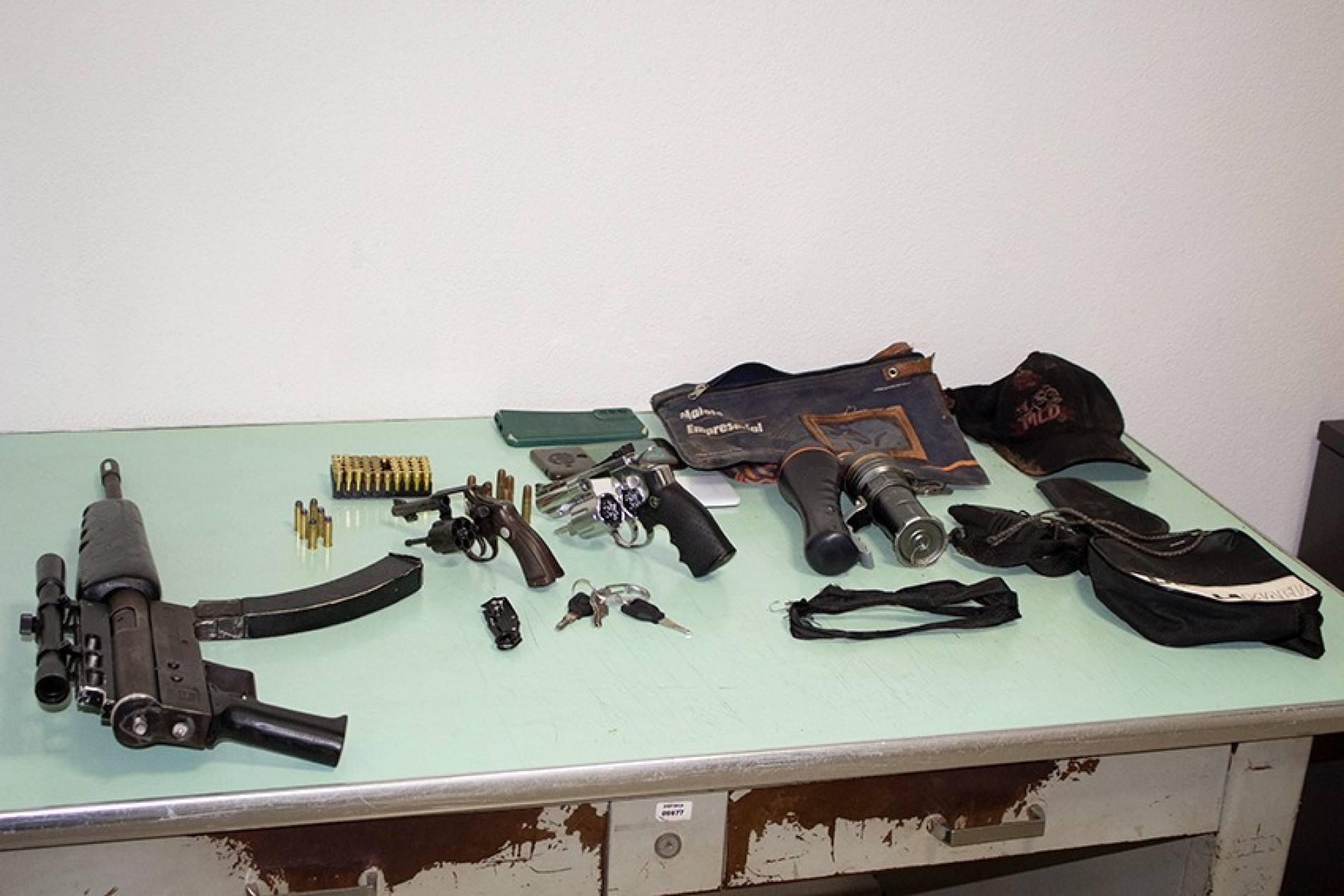 Armas e ferramentas utilizadas na tentativa de assalto foram apreendidas pela PM