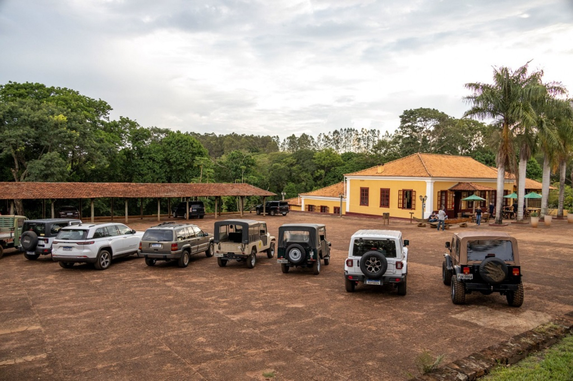 O encontro reuniu diferentes gerações da família Jeep numa fazenda de Brotas, no interior paulista