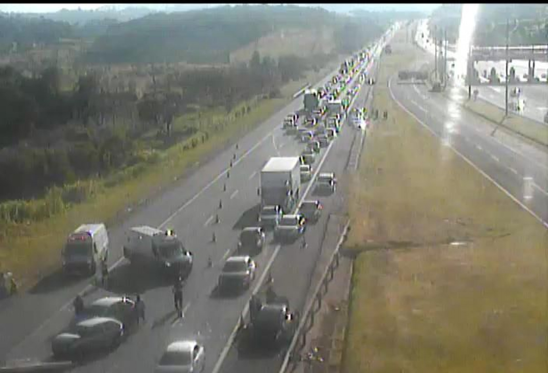 Engavetamento ocorreu por volta de 7h deste sábado (23), na altura do km 74, em Itu 