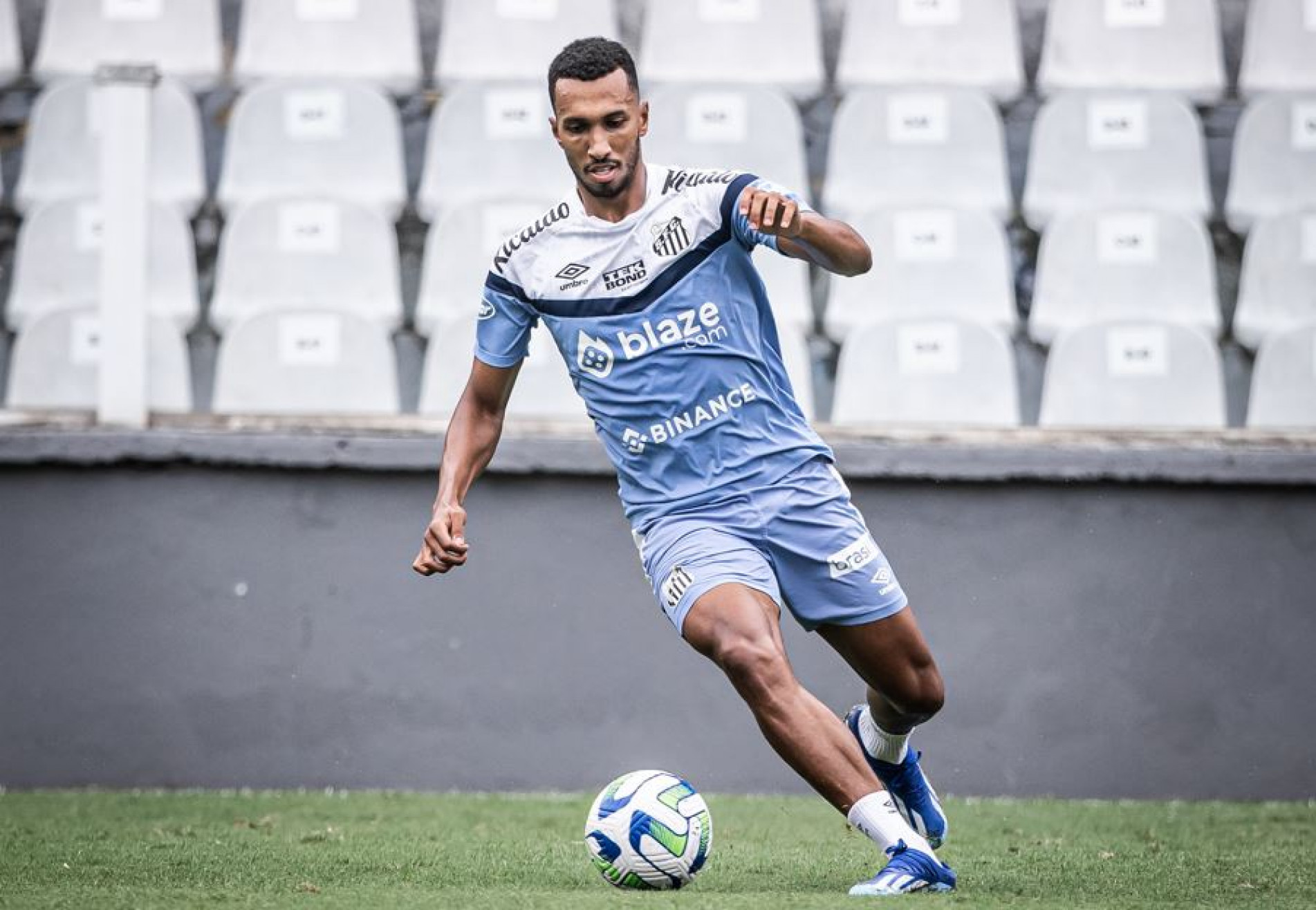 Ala/ponta foi emprestado ao Shimizu S-Pulse
