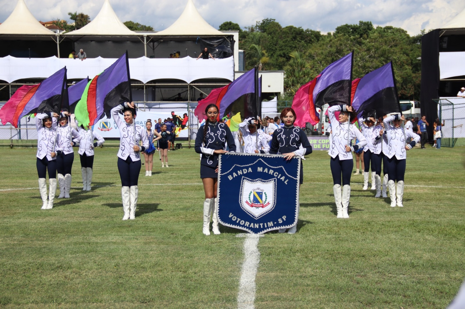 Cerimônia teve banda marcial e ginástica rítmica feminina; com bola rolando