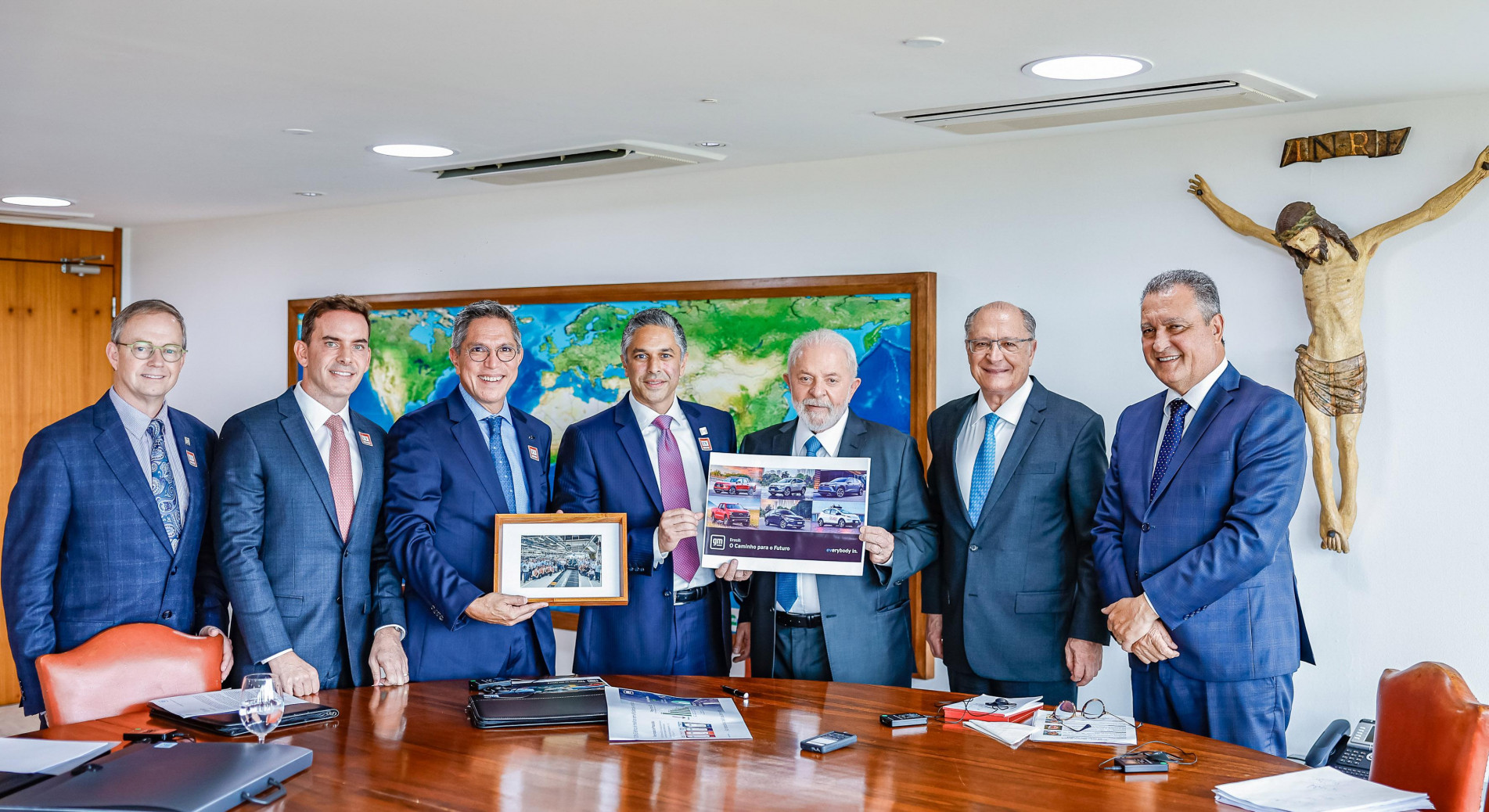 Antes do anúncio, o presidente da GM esteve com Lula