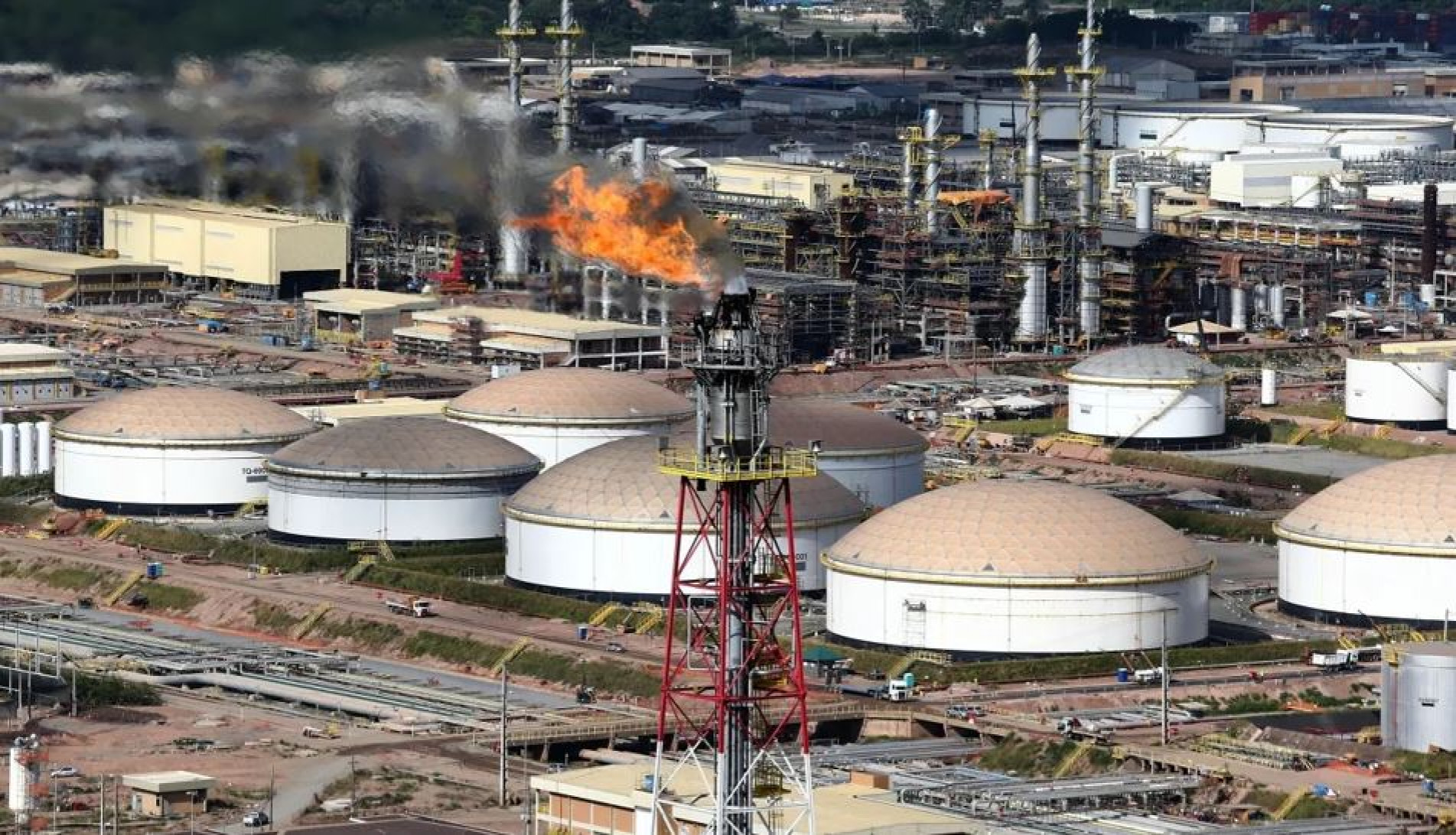 Quatro trabalhadores se feriram num acidente na Abreu e Lima