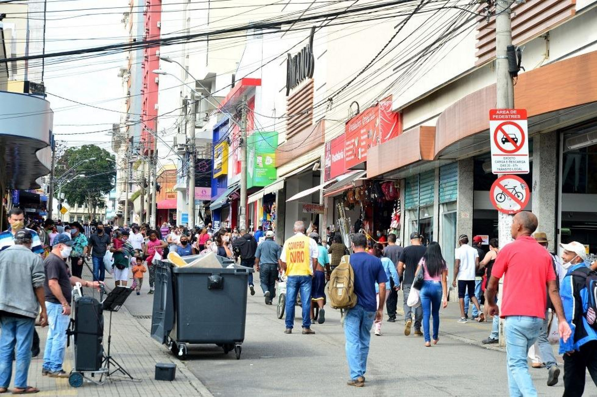 Apesar do acumulado anual positivo, dezembro apresentou queda de contratações em todos os setores