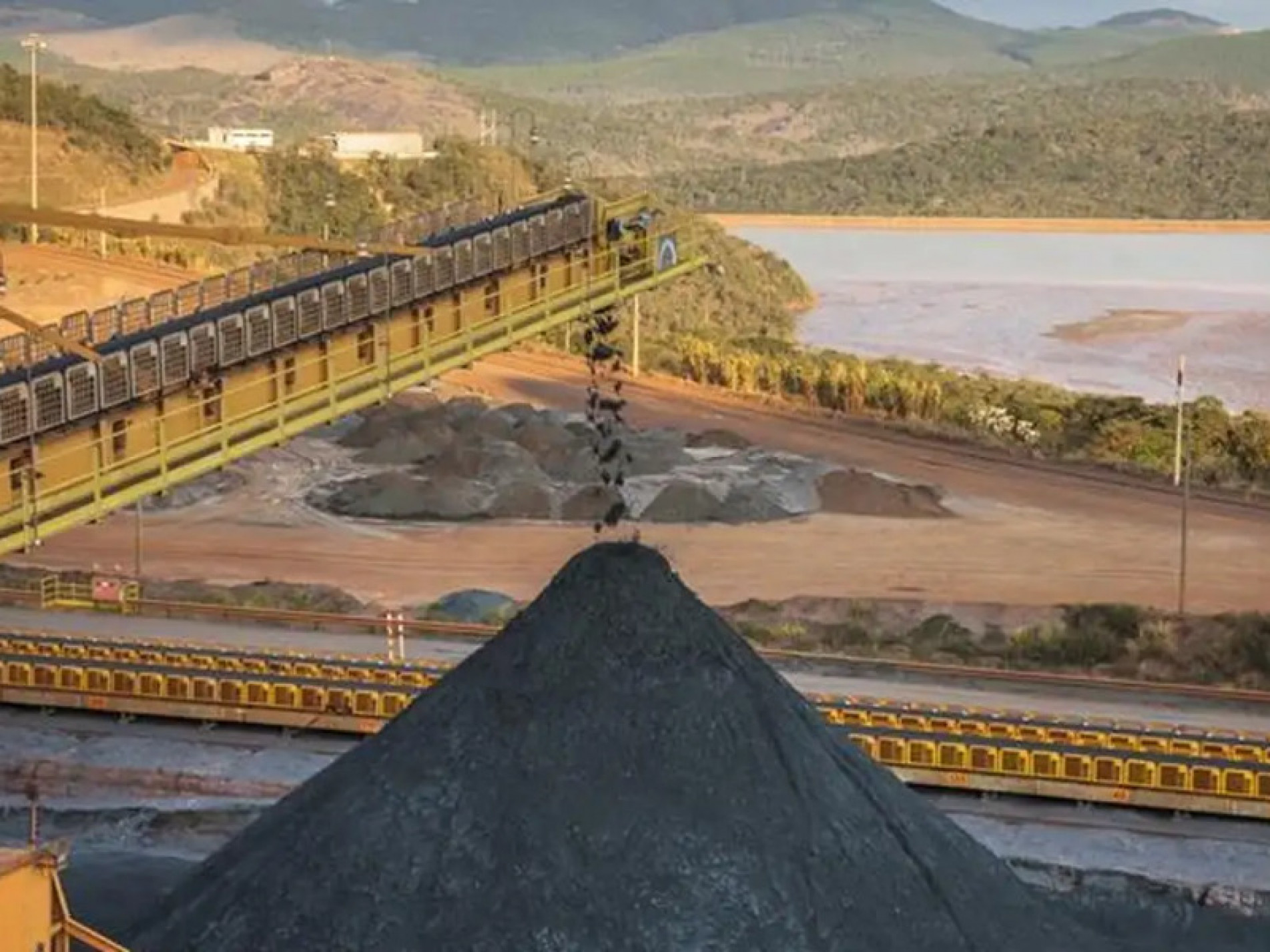 A queda é explicada pela redução de preços dos produtos no mercado internacional