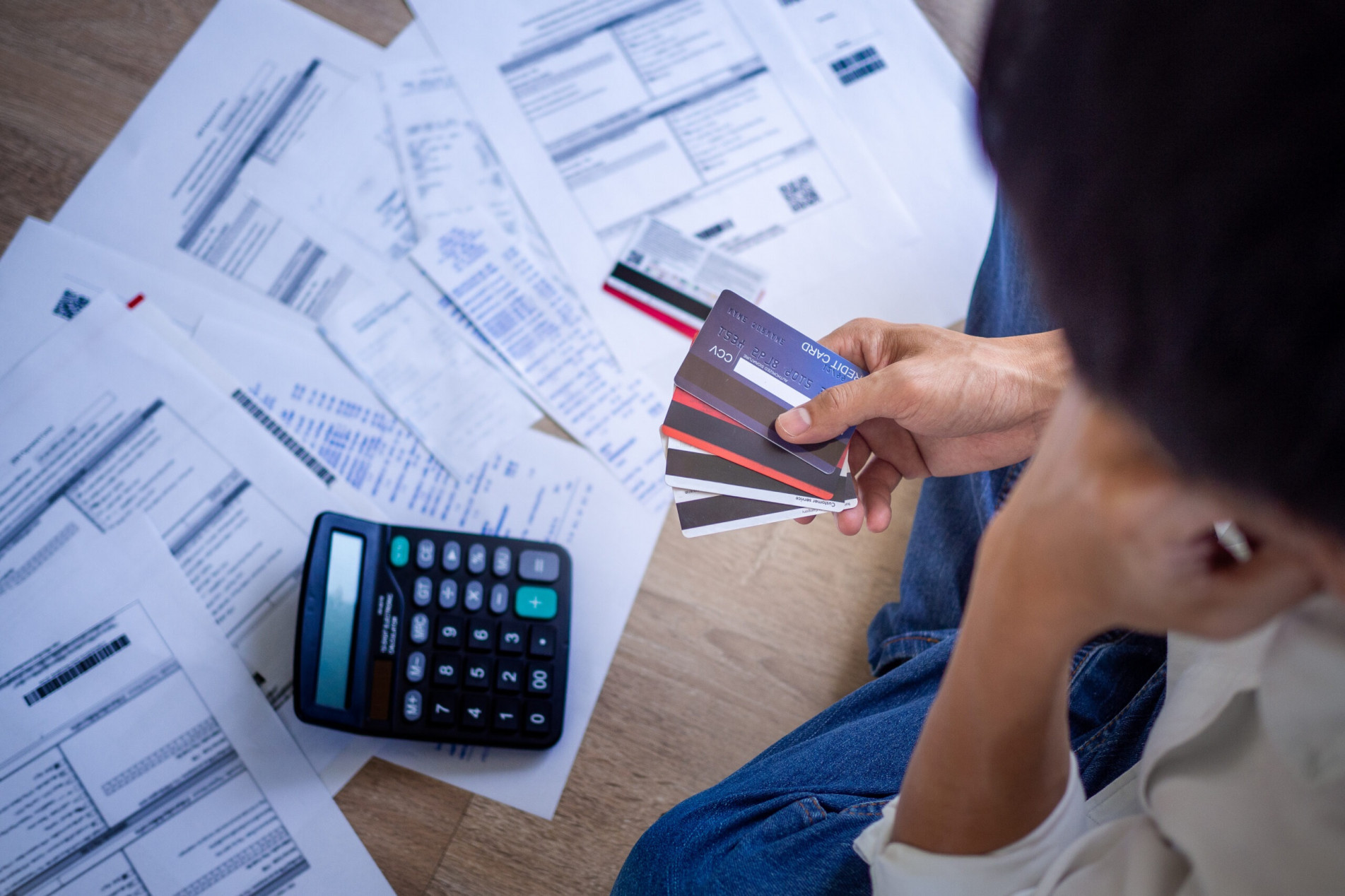 Para colocar as contas em dia, orientação é entender a situação financeira e fazer acordos com credores