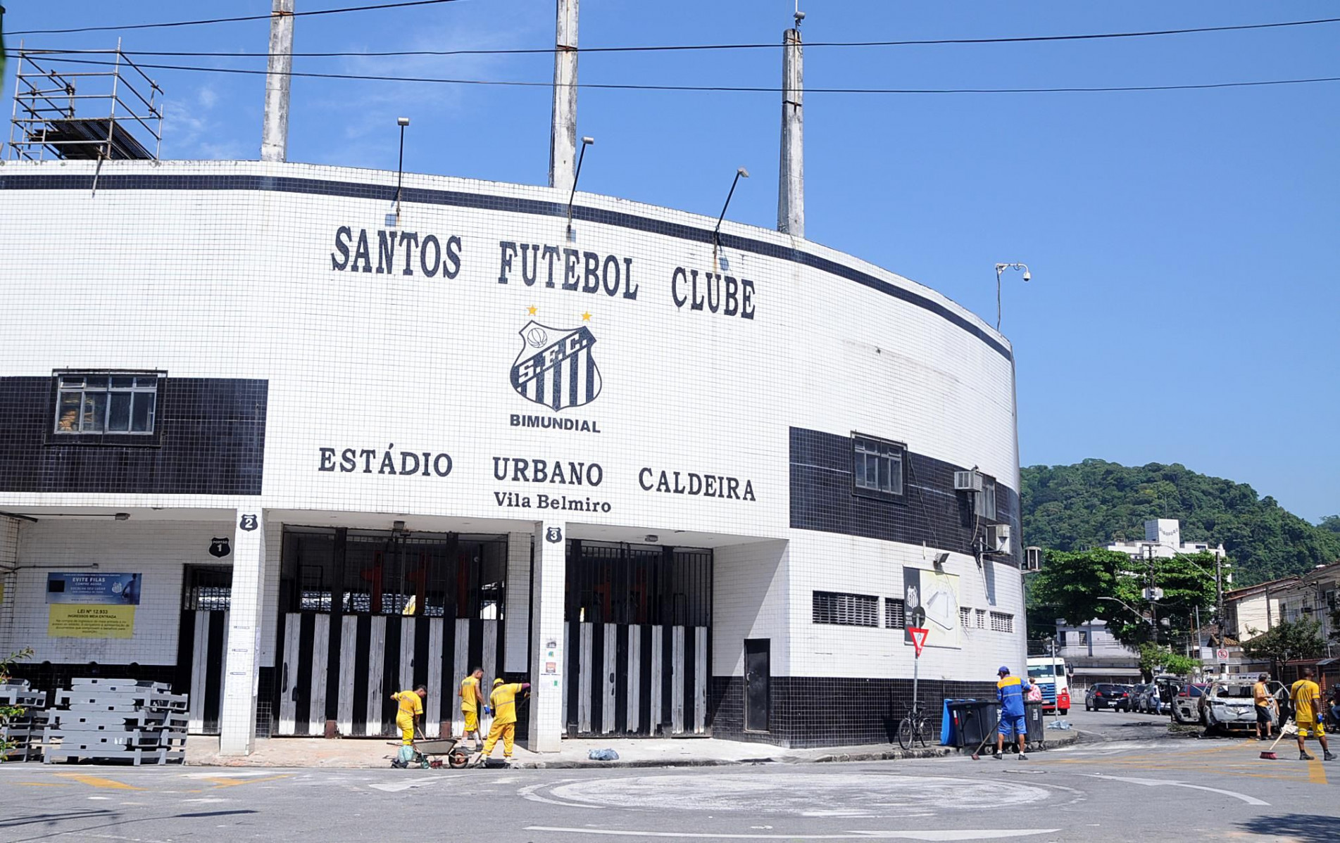 Torcida deixou rastro de destruição na Vila Belmiro