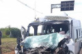 A parte da frente da van da Secretaria da Sa&uacute;de de Sorocaba ficou destru&iacute;da  - Divulga&ccedil;&atilde;o
