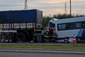 Van colidiu na traseira de uma carreta  - Divulga&ccedil;&atilde;o 