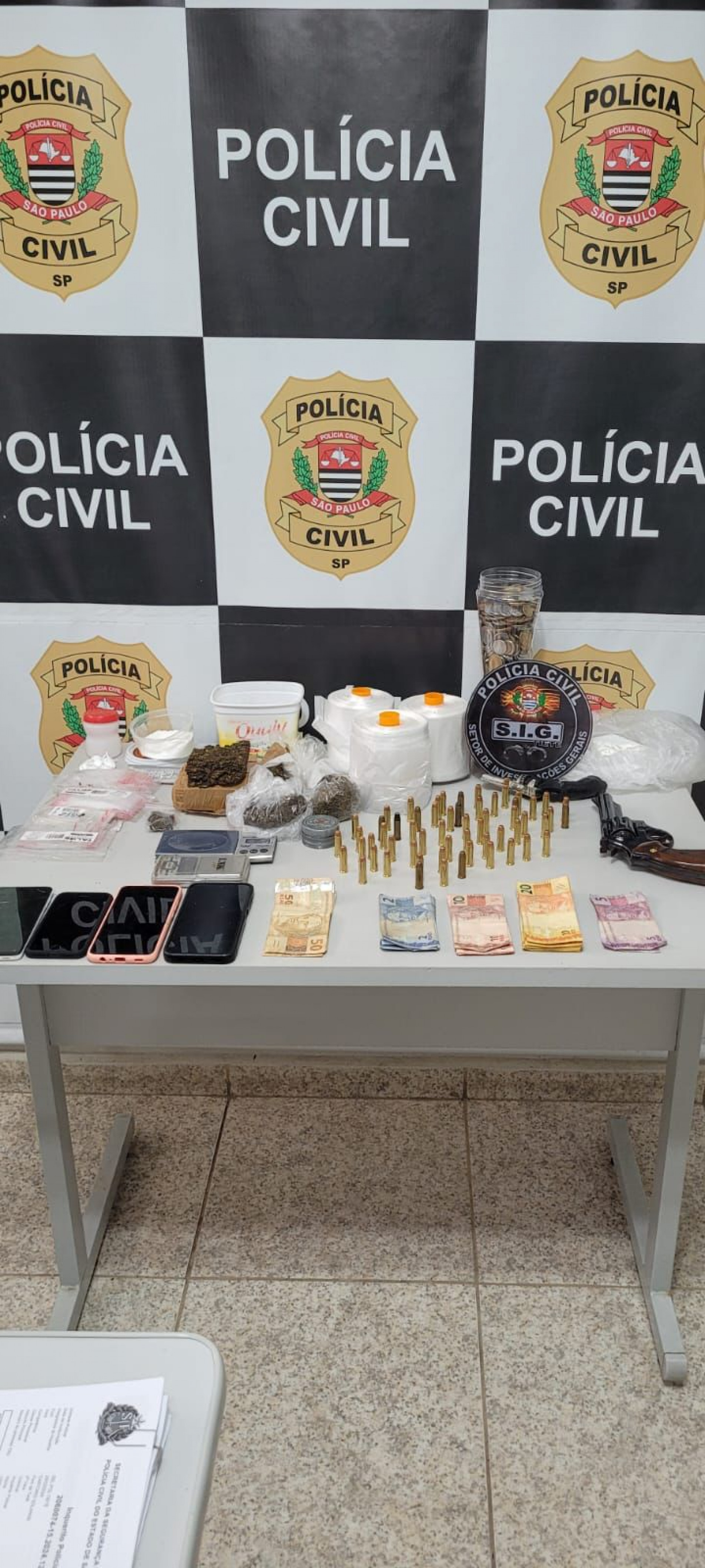 Drogas foram apreendidas