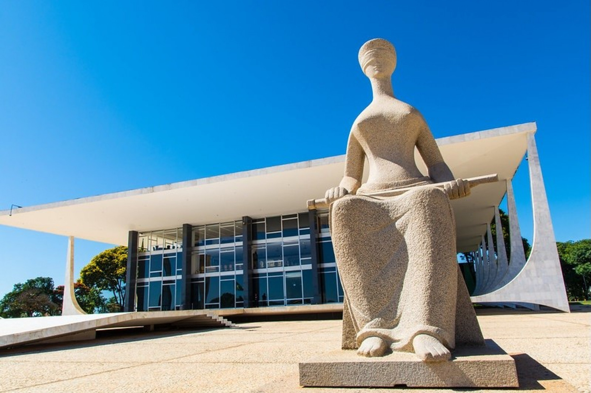 STF está perto de formar maioria para fixar quantidade da droga permitida para porte